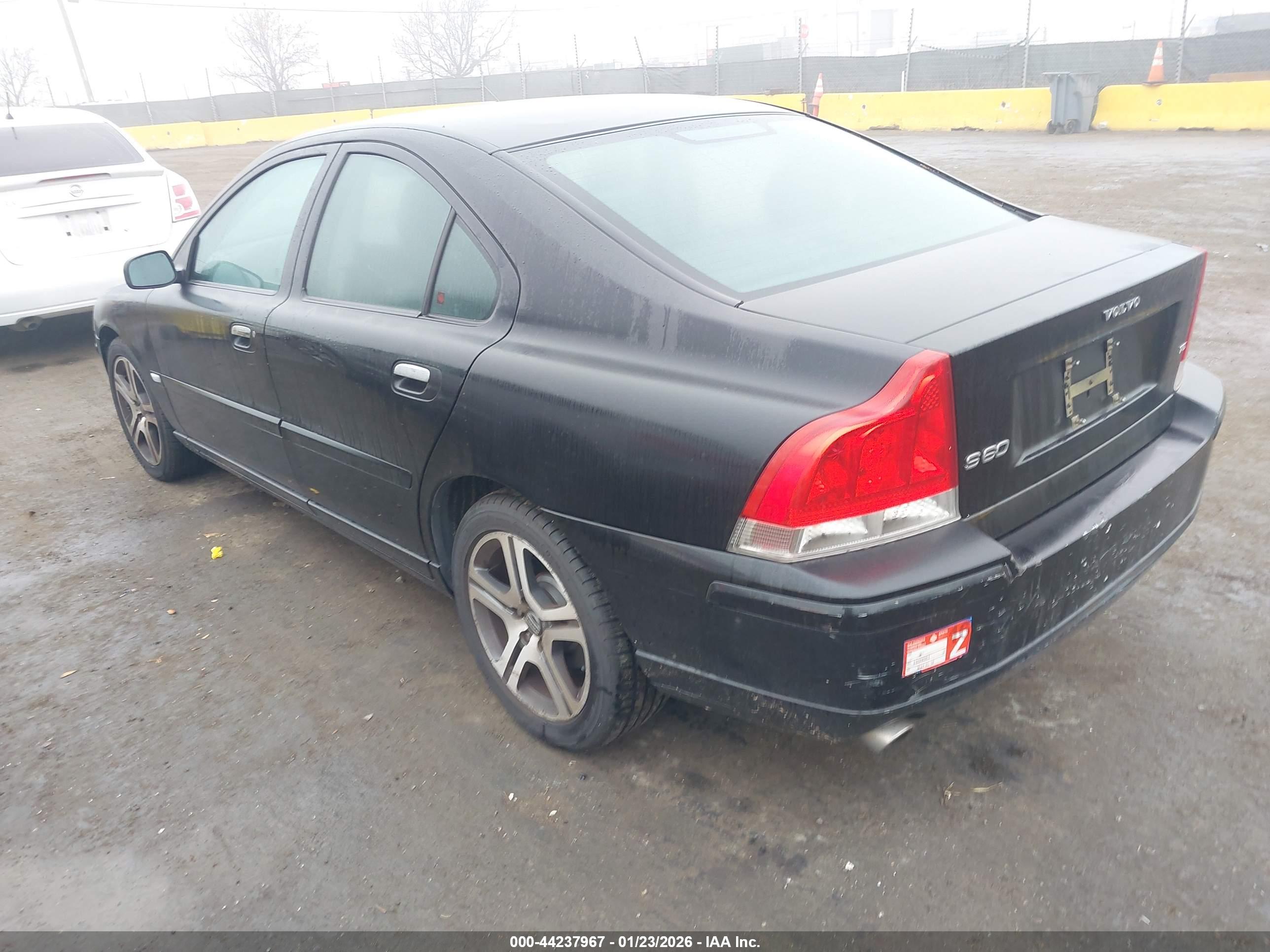VOLVO S60 image 3