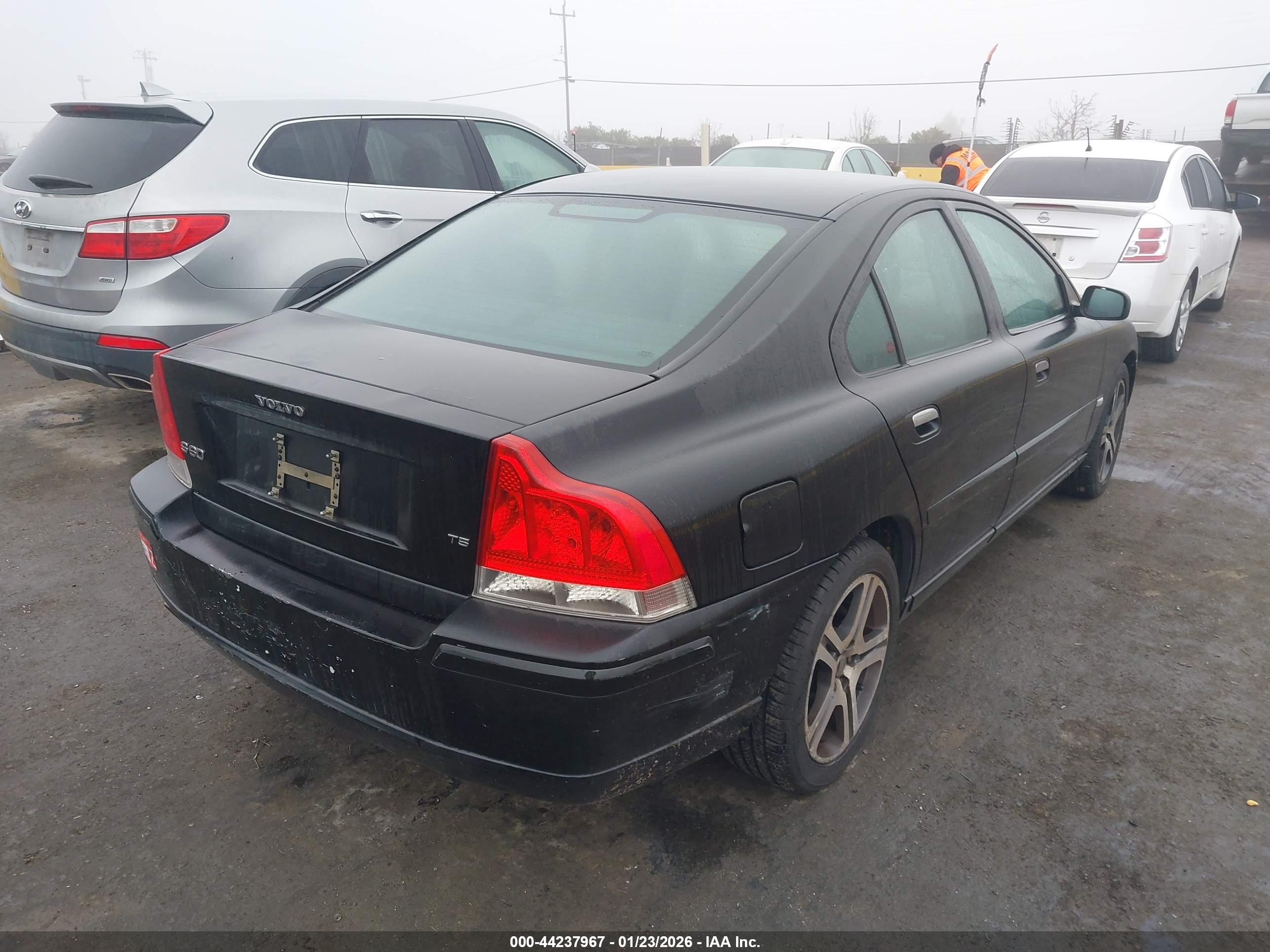 VOLVO S60 image 4