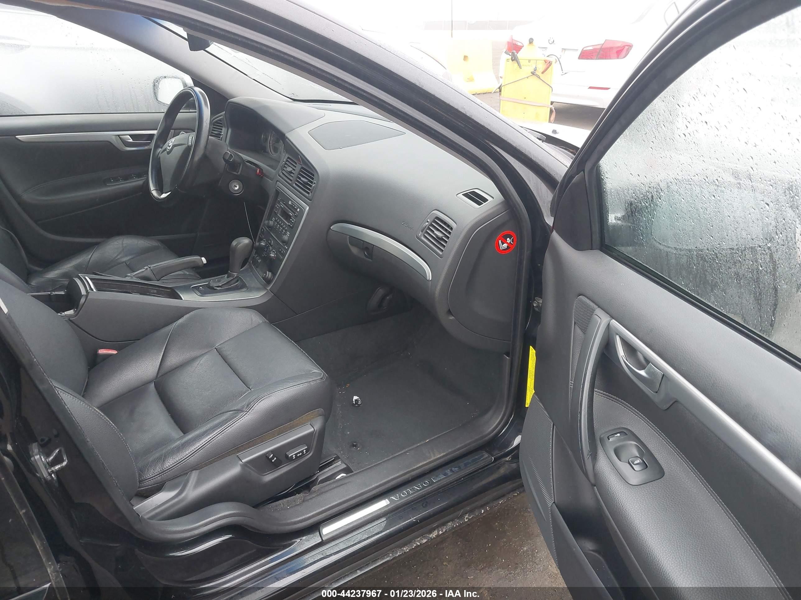 VOLVO S60 image 5