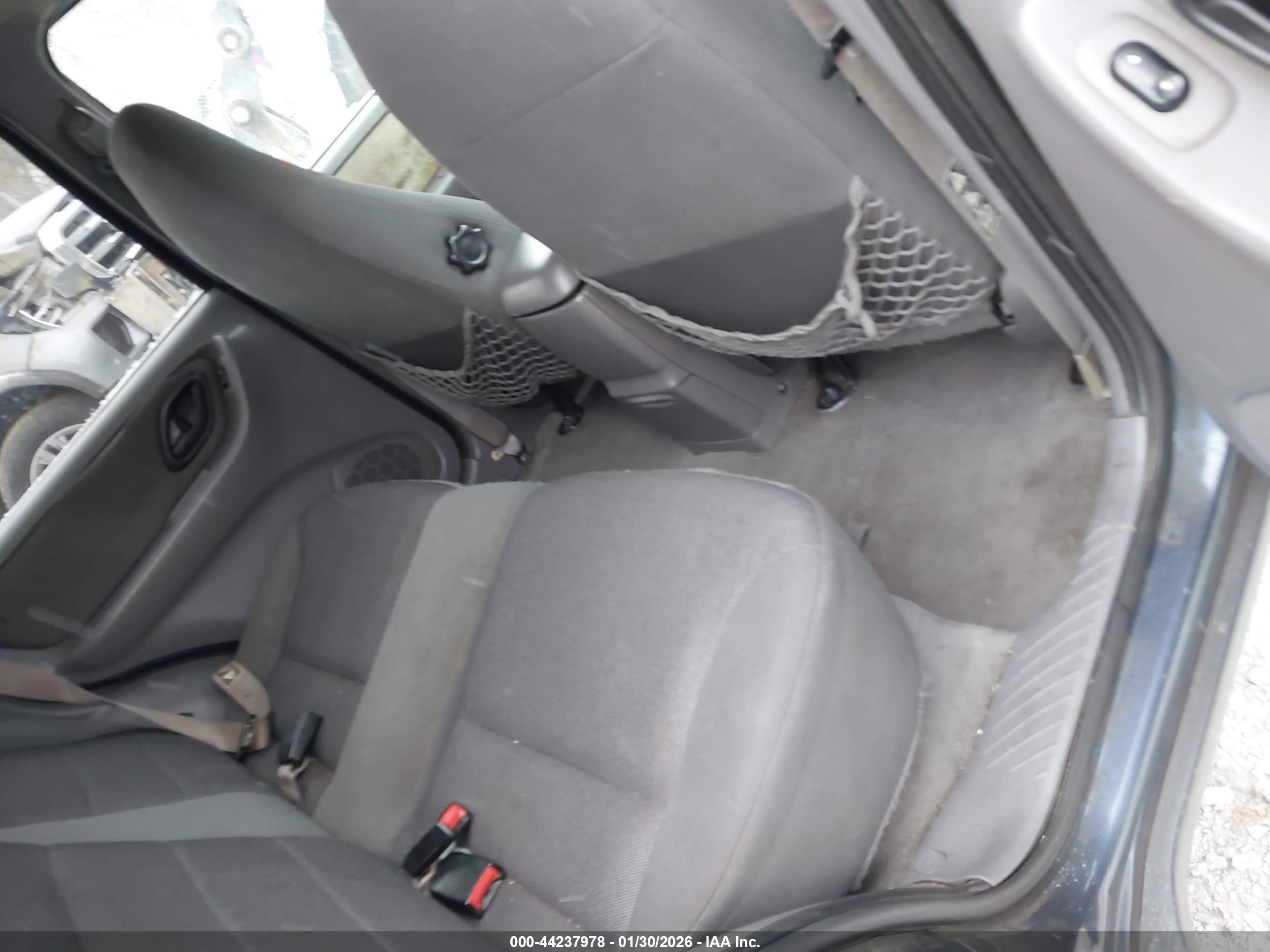 FORD ESCAPE image 8
