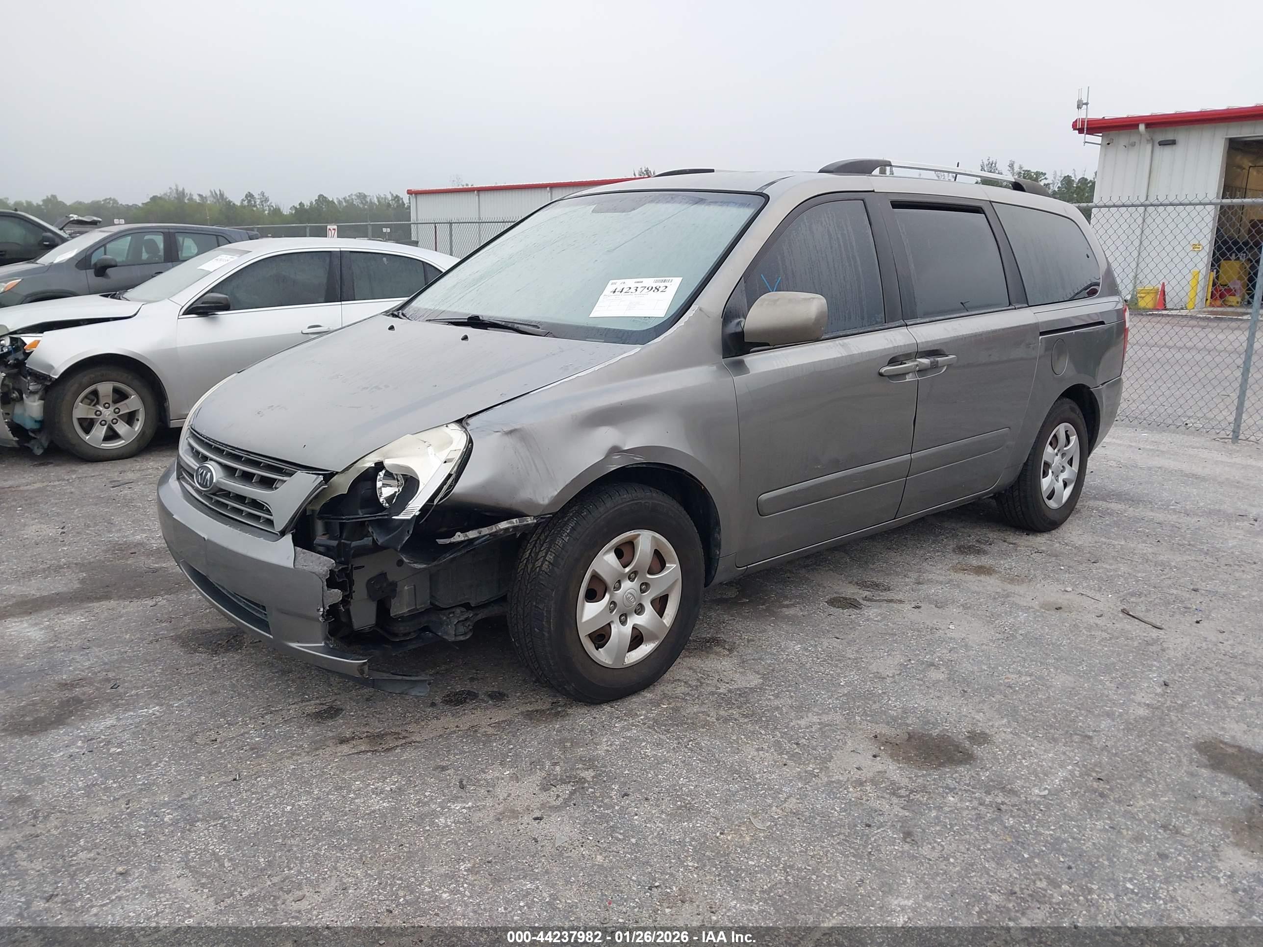 KIA SEDONA image 2