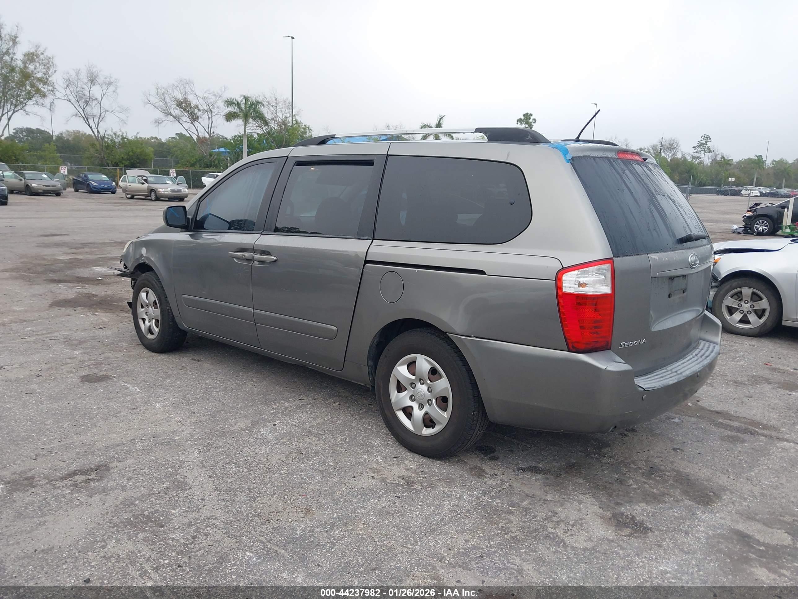 KIA SEDONA image 3