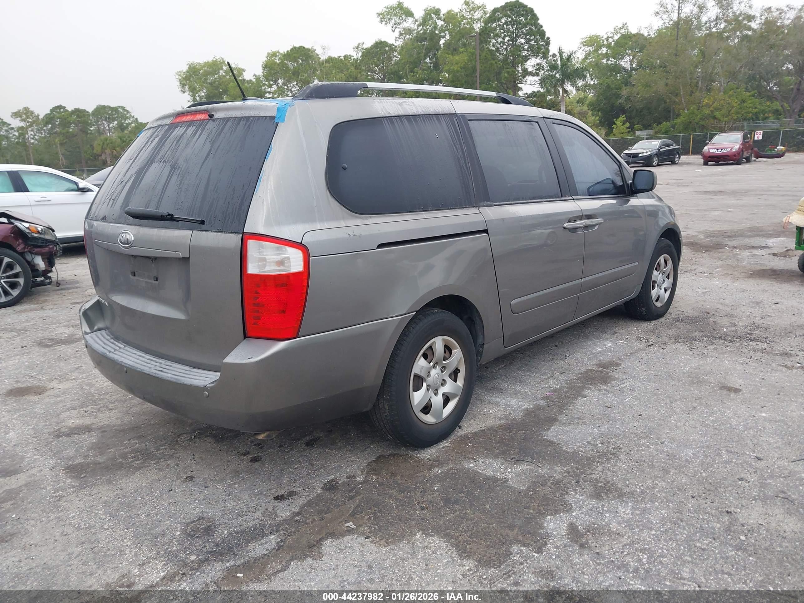 KIA SEDONA image 4