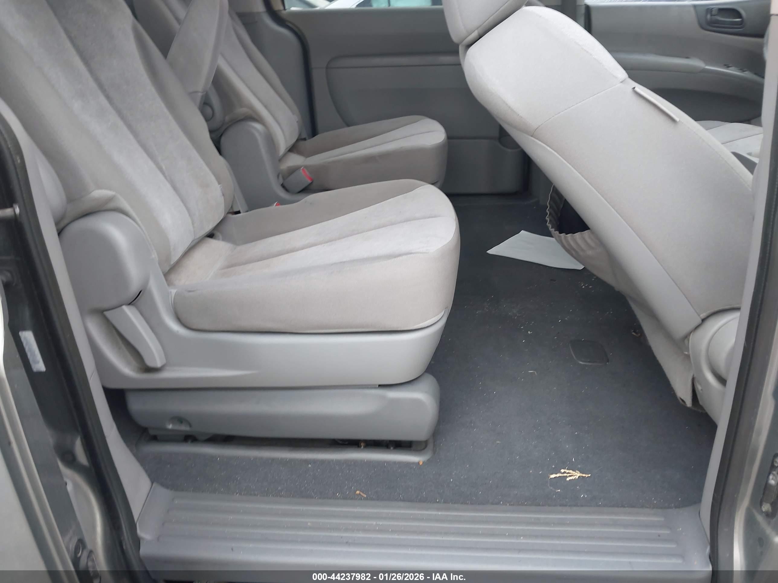 KIA SEDONA image 8