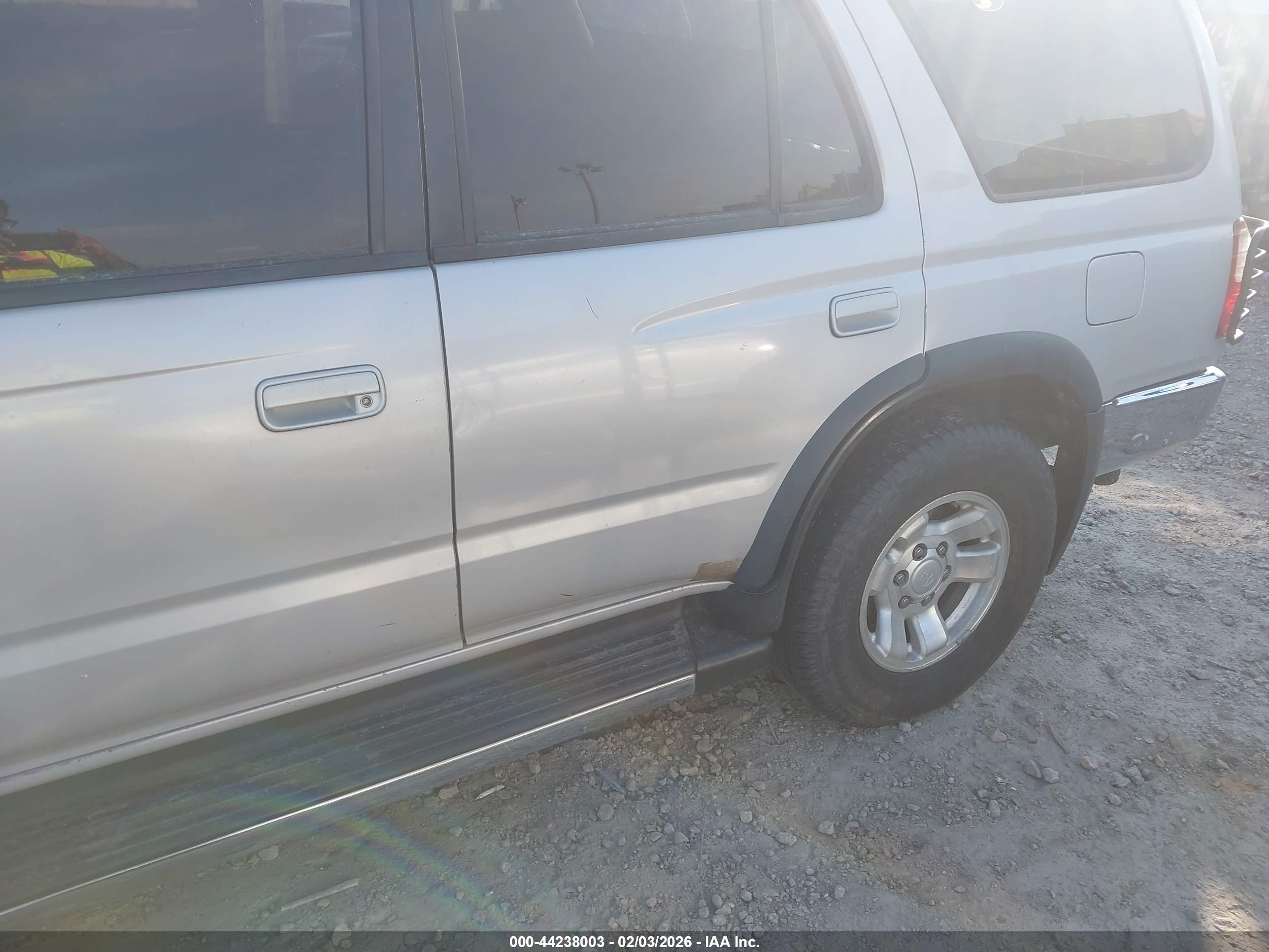 TOYOTA 4RUNNER image 6