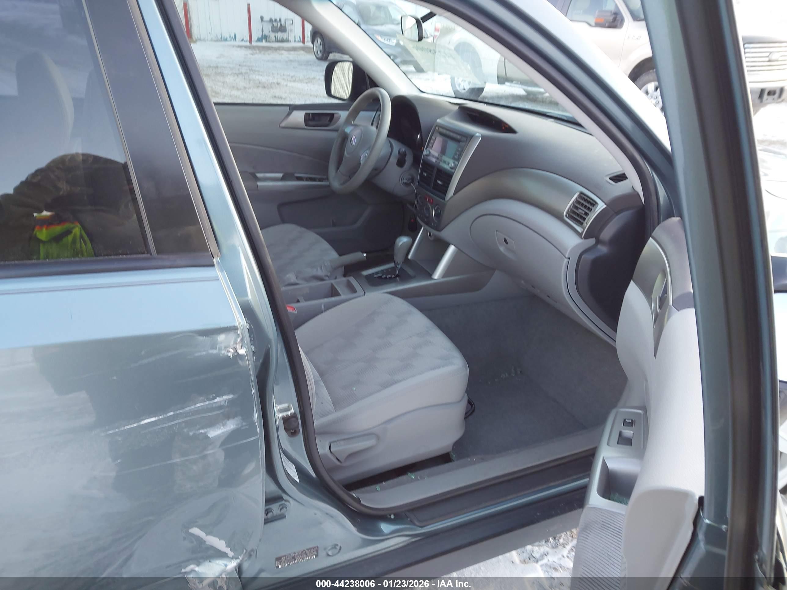 SUBARU FORESTER image 5