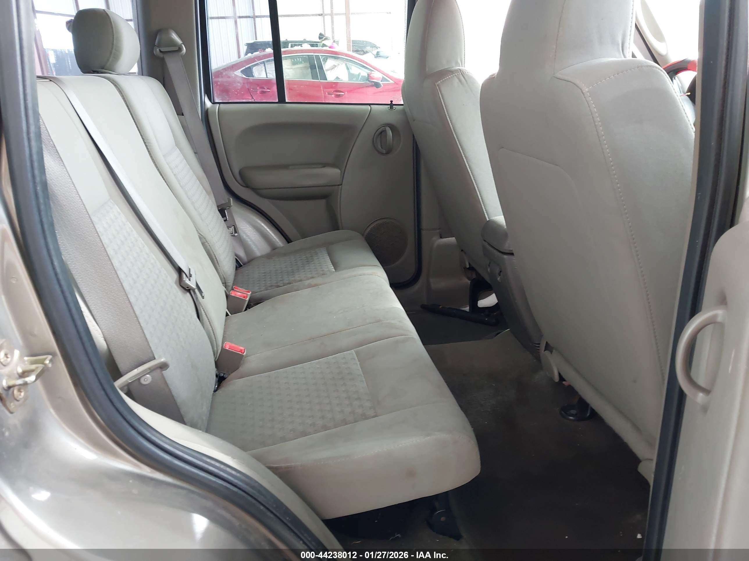 JEEP LIBERTY image 8