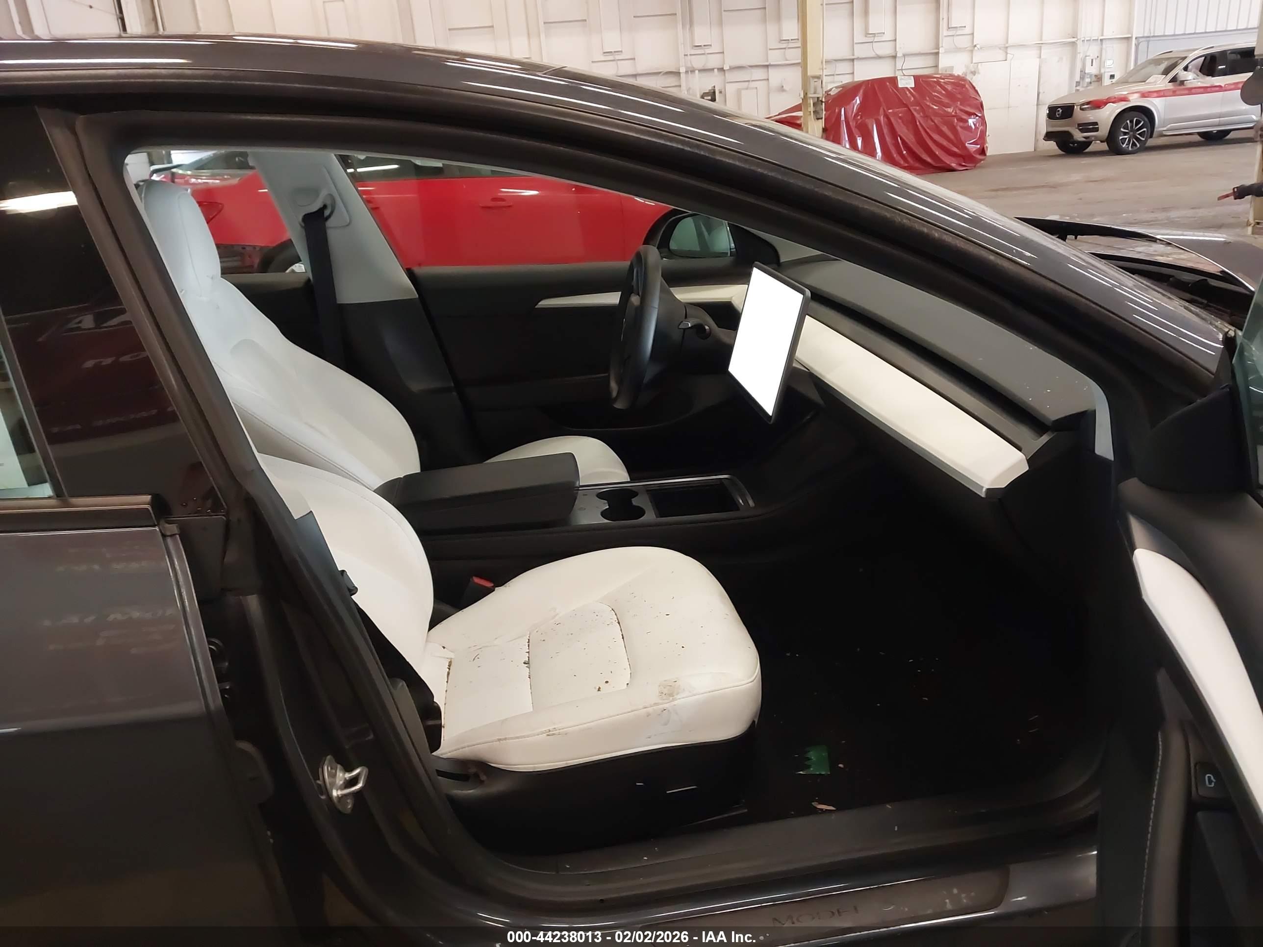 TESLA MODEL image 5