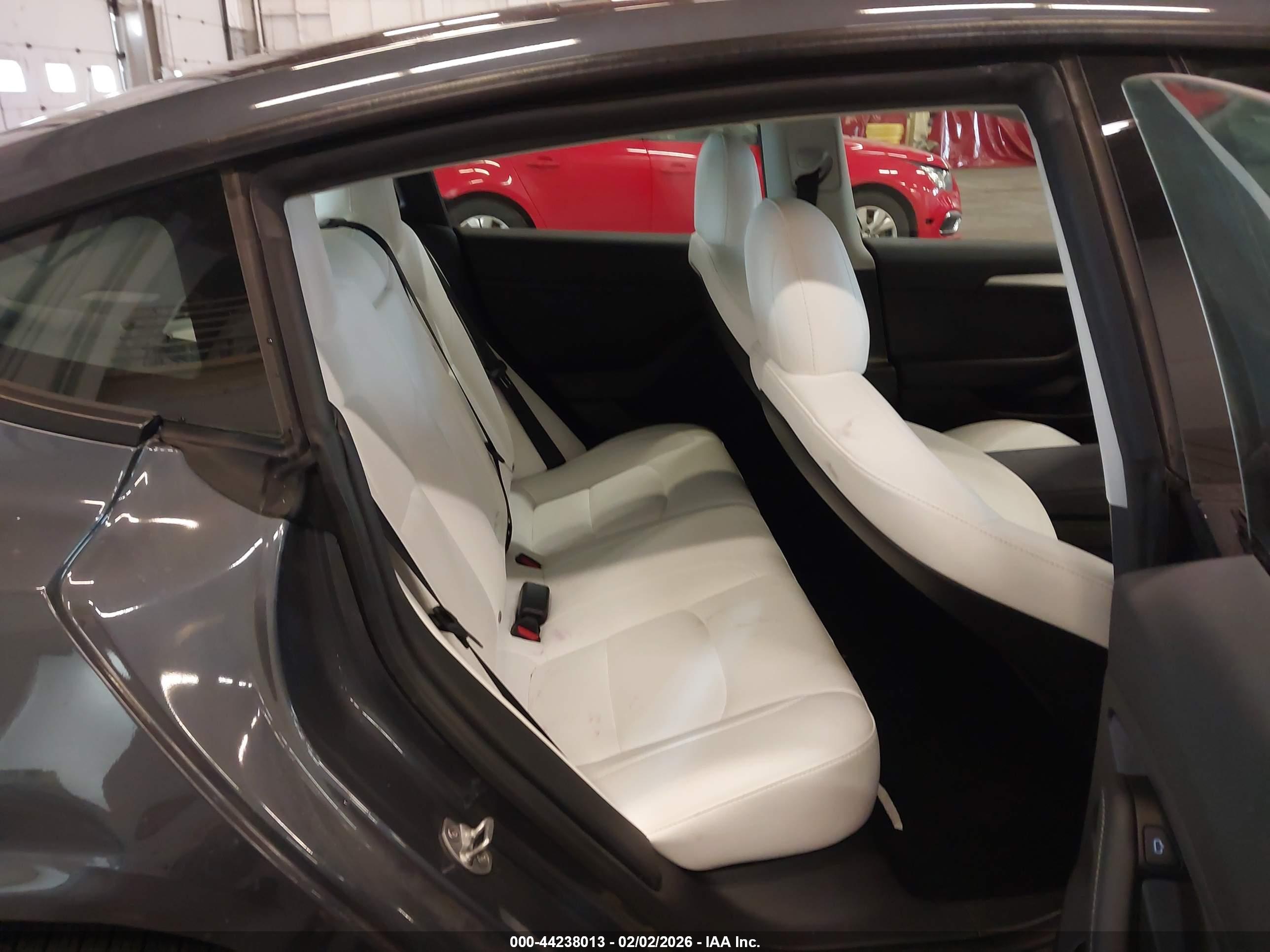 TESLA MODEL image 8