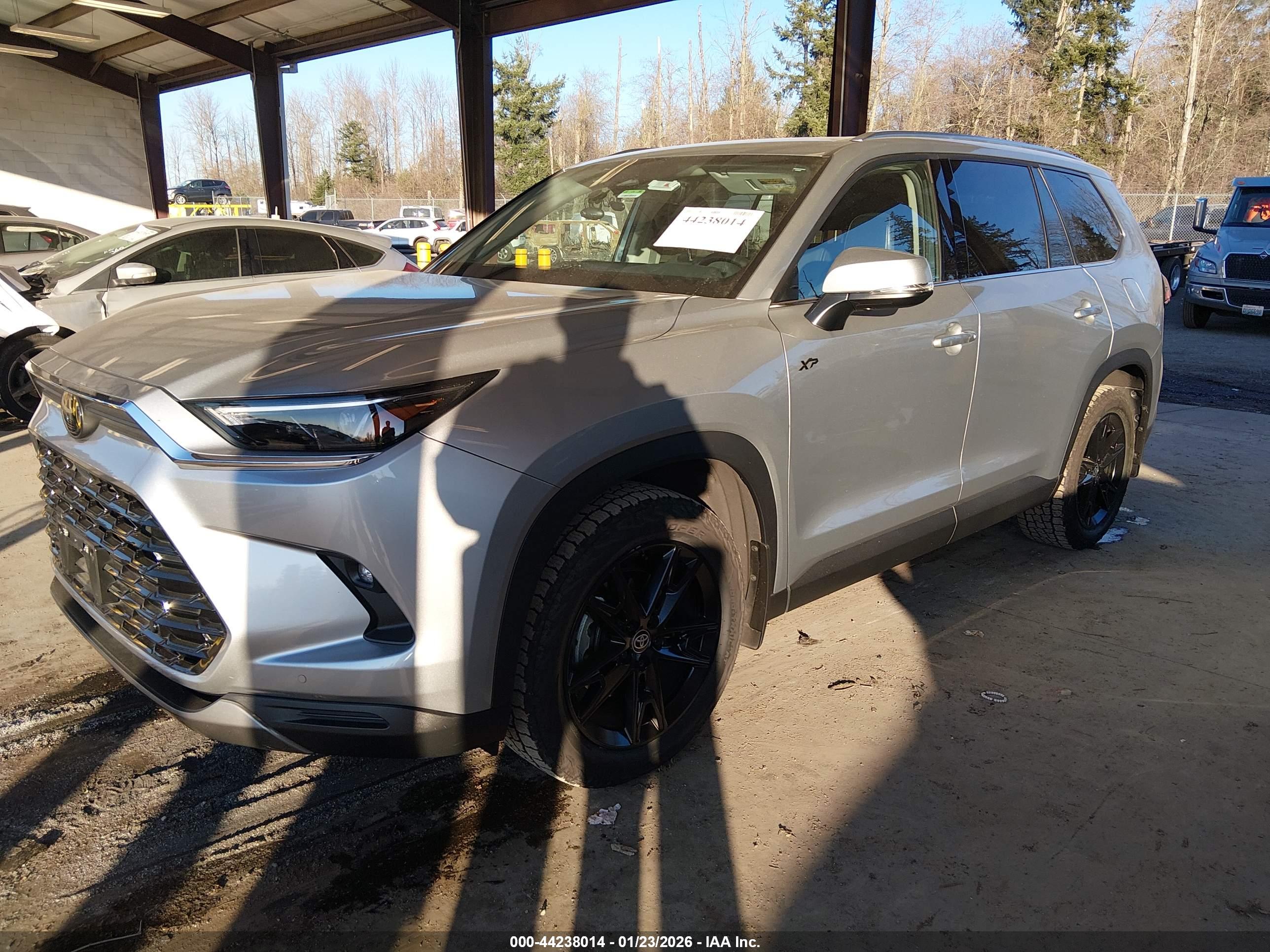 TOYOTA GRAND image 2