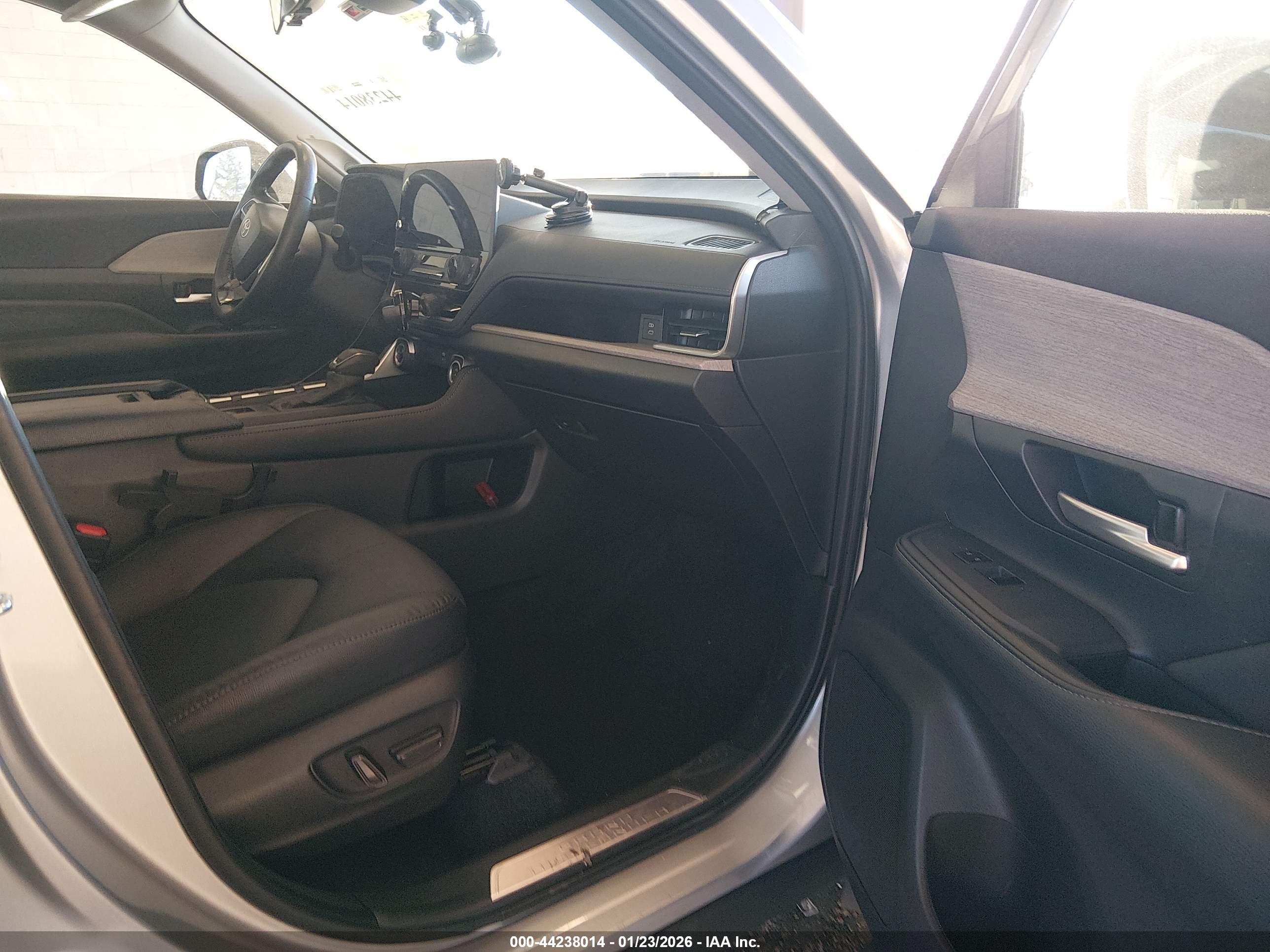 TOYOTA GRAND image 5