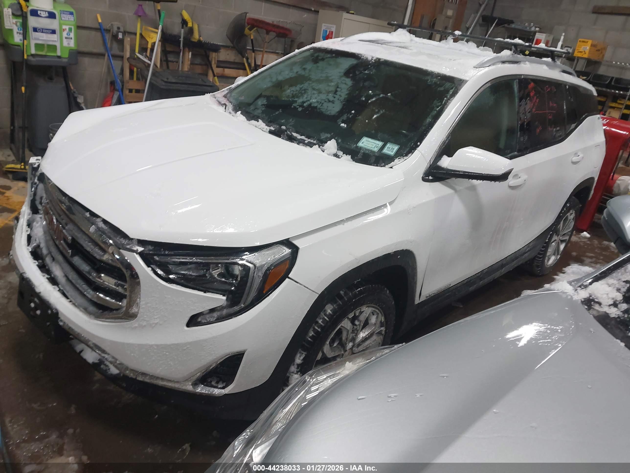 GMC TERRAIN image 2