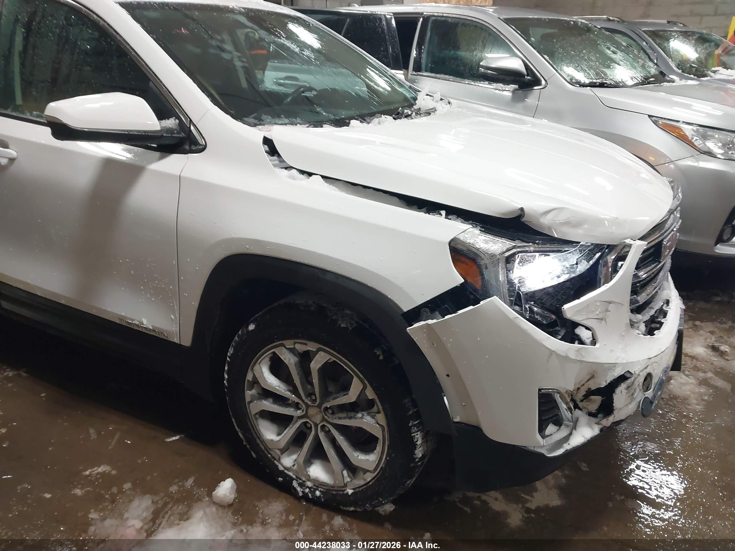GMC TERRAIN image 6