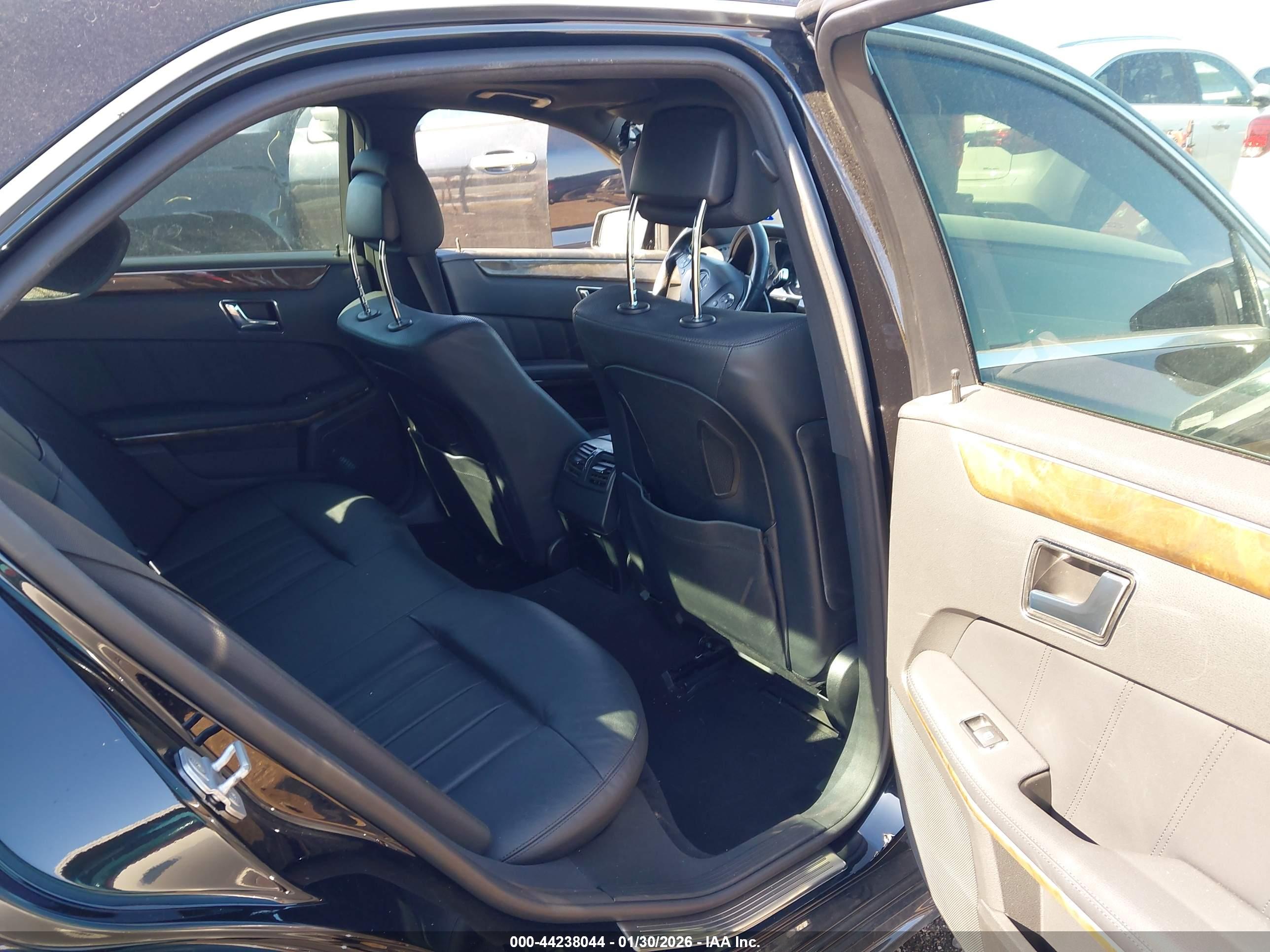 MERCEDES-BENZ E image 8