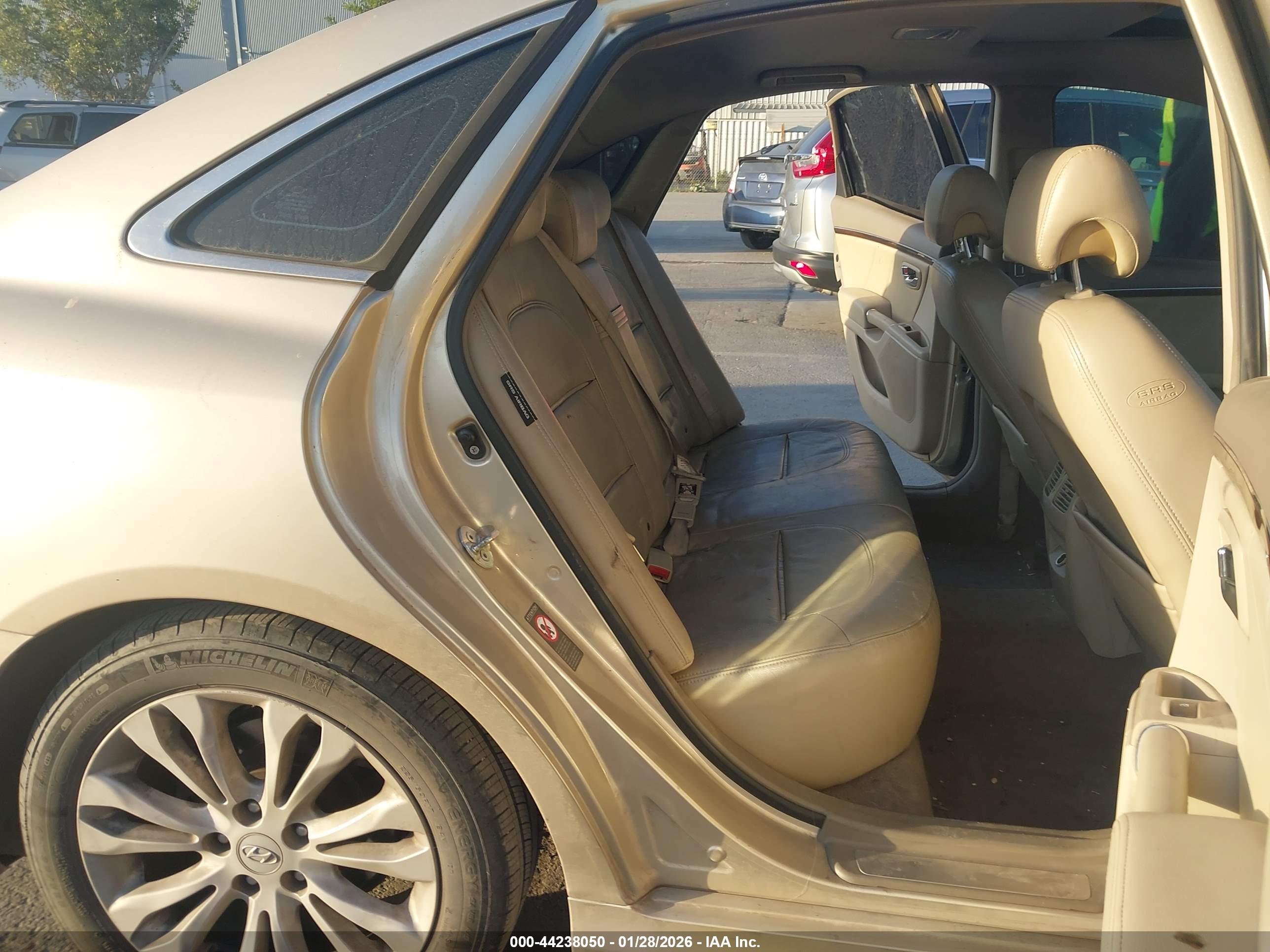 HYUNDAI AZERA image 8