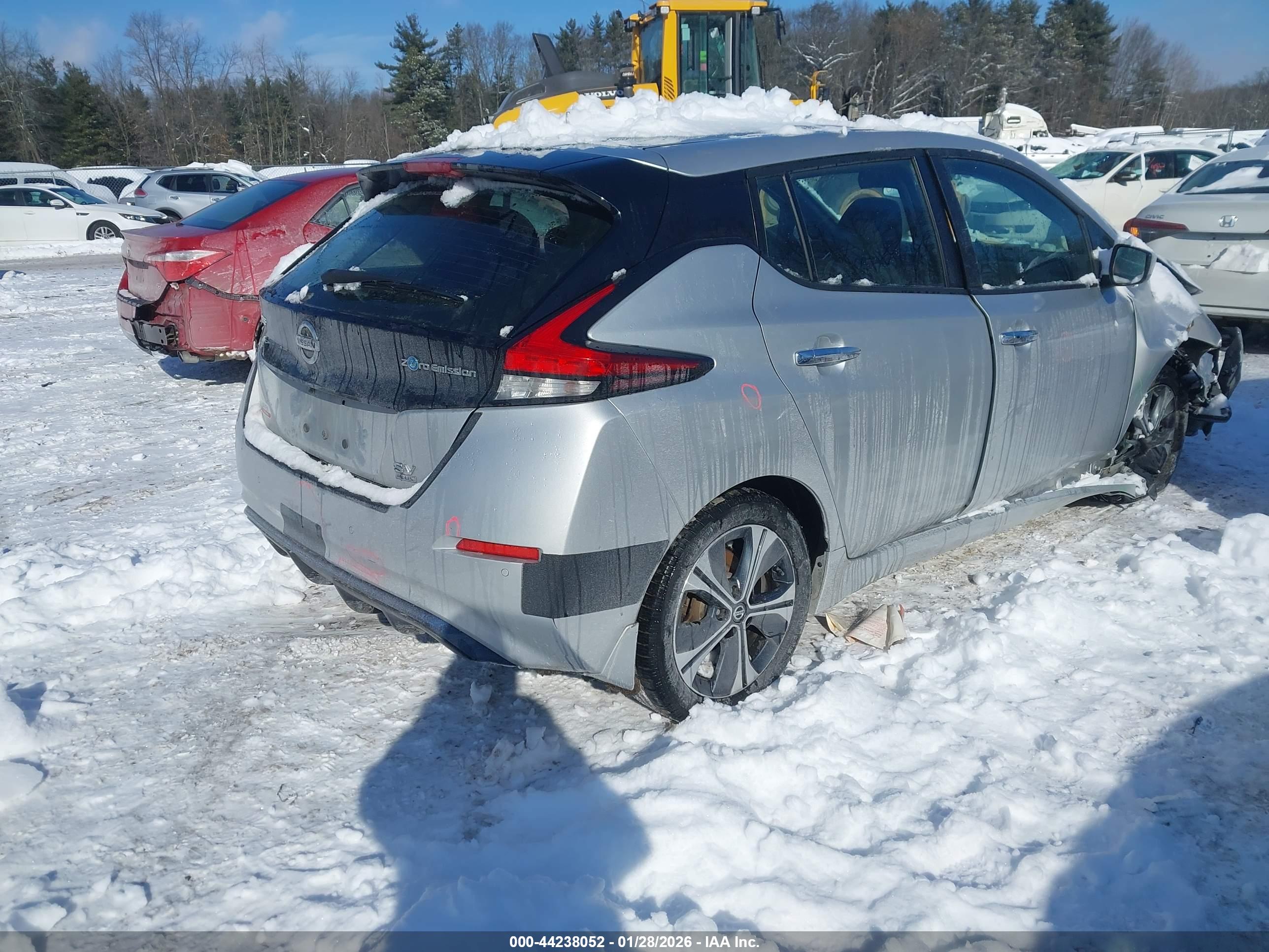 NISSAN LEAF image 4