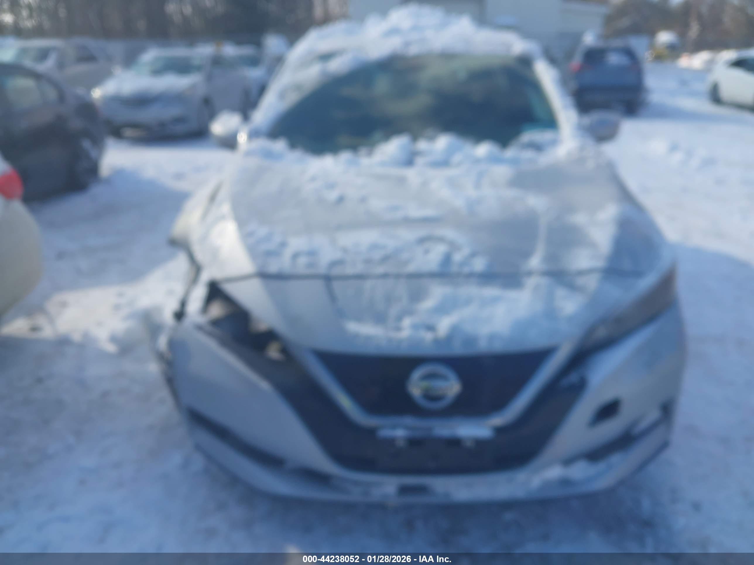 NISSAN LEAF image 6