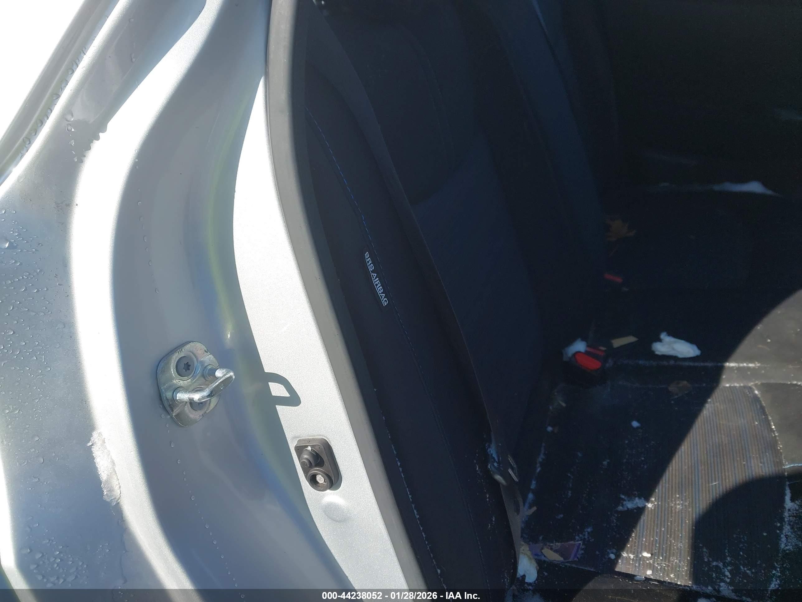 NISSAN LEAF image 8
