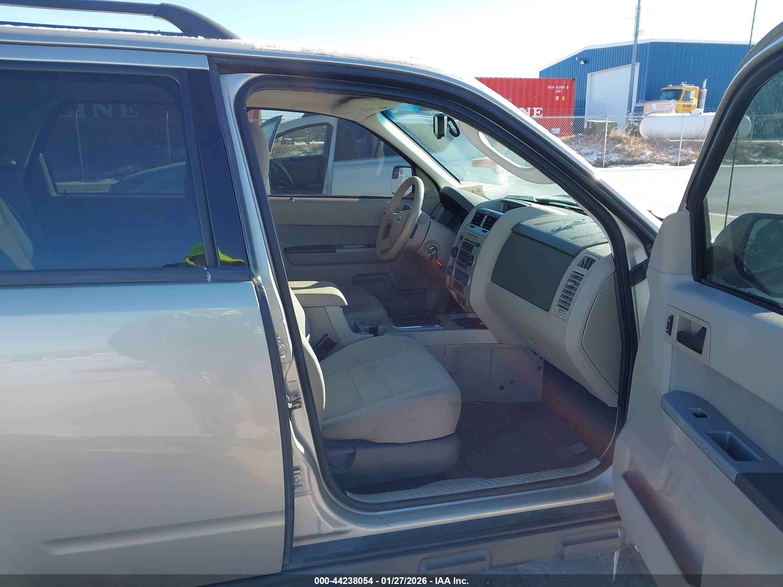 FORD ESCAPE image 5