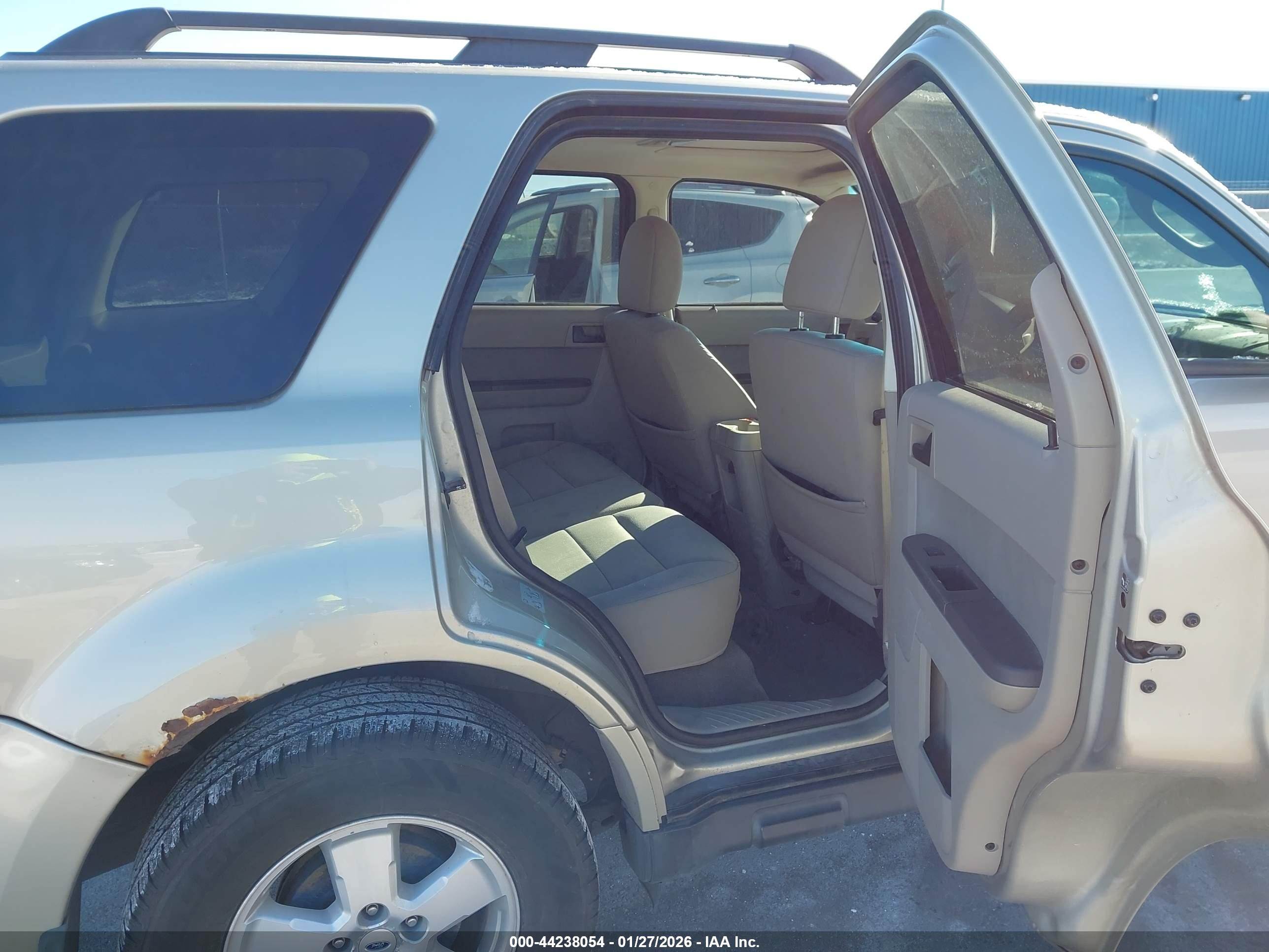 FORD ESCAPE image 8