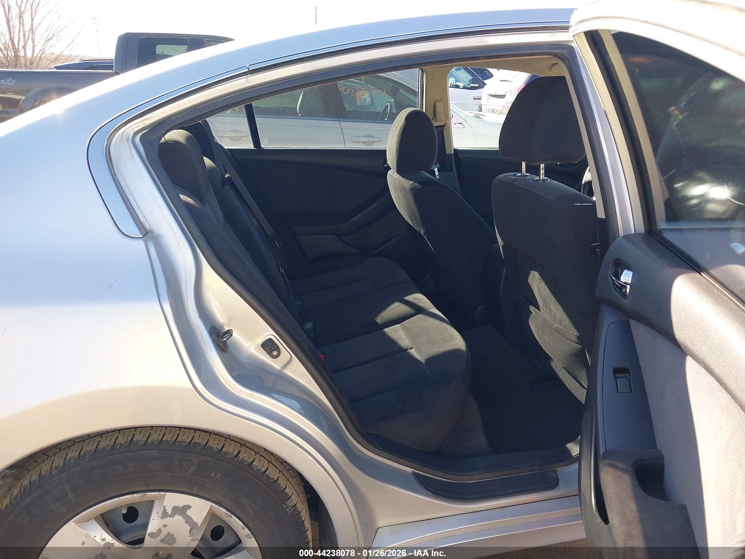 NISSAN ALTIMA image 8