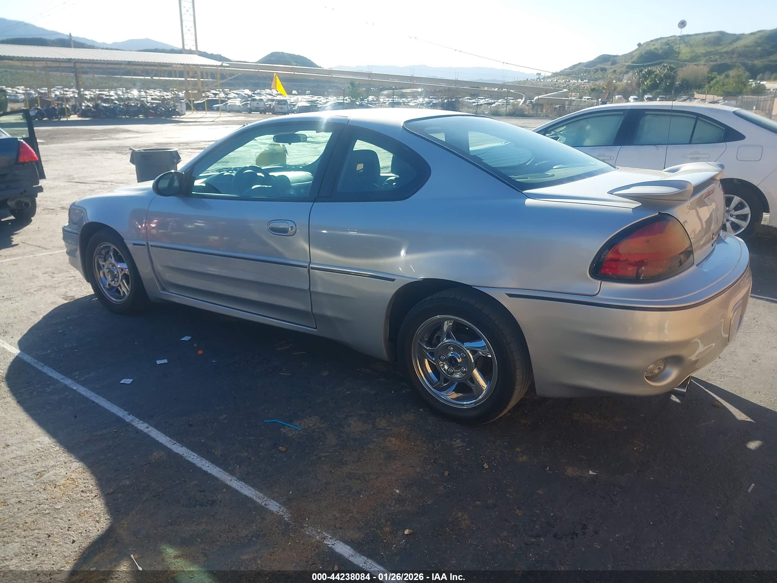 PONTIAC GRAND image 3