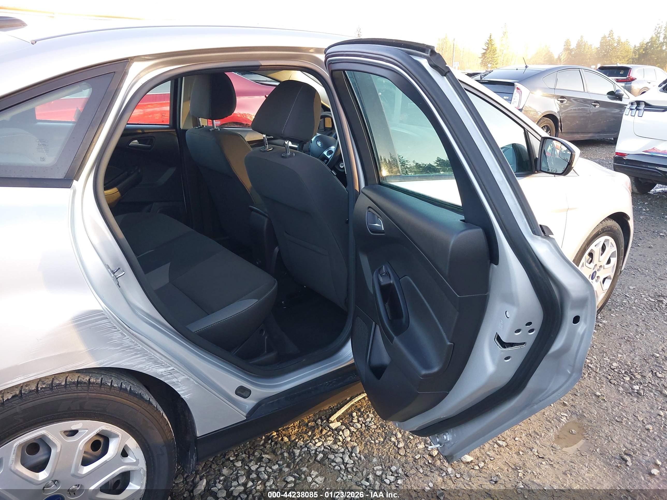 FORD FOCUS image 8
