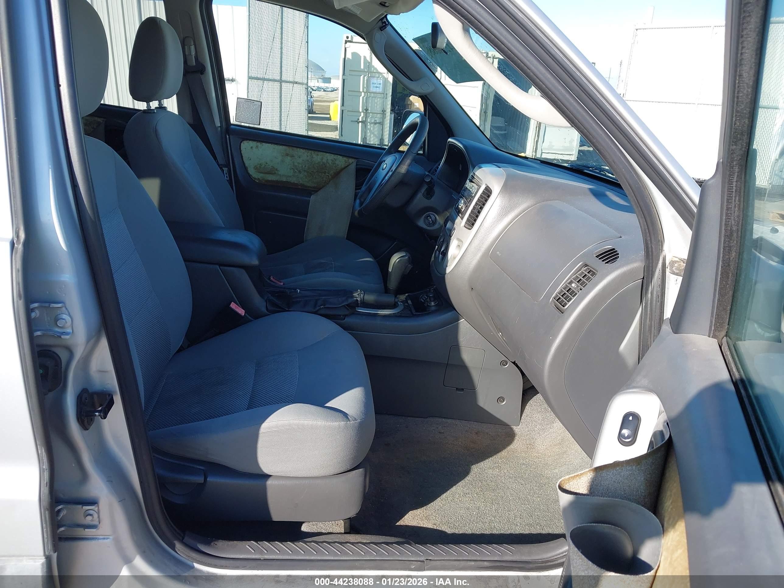 FORD ESCAPE image 5
