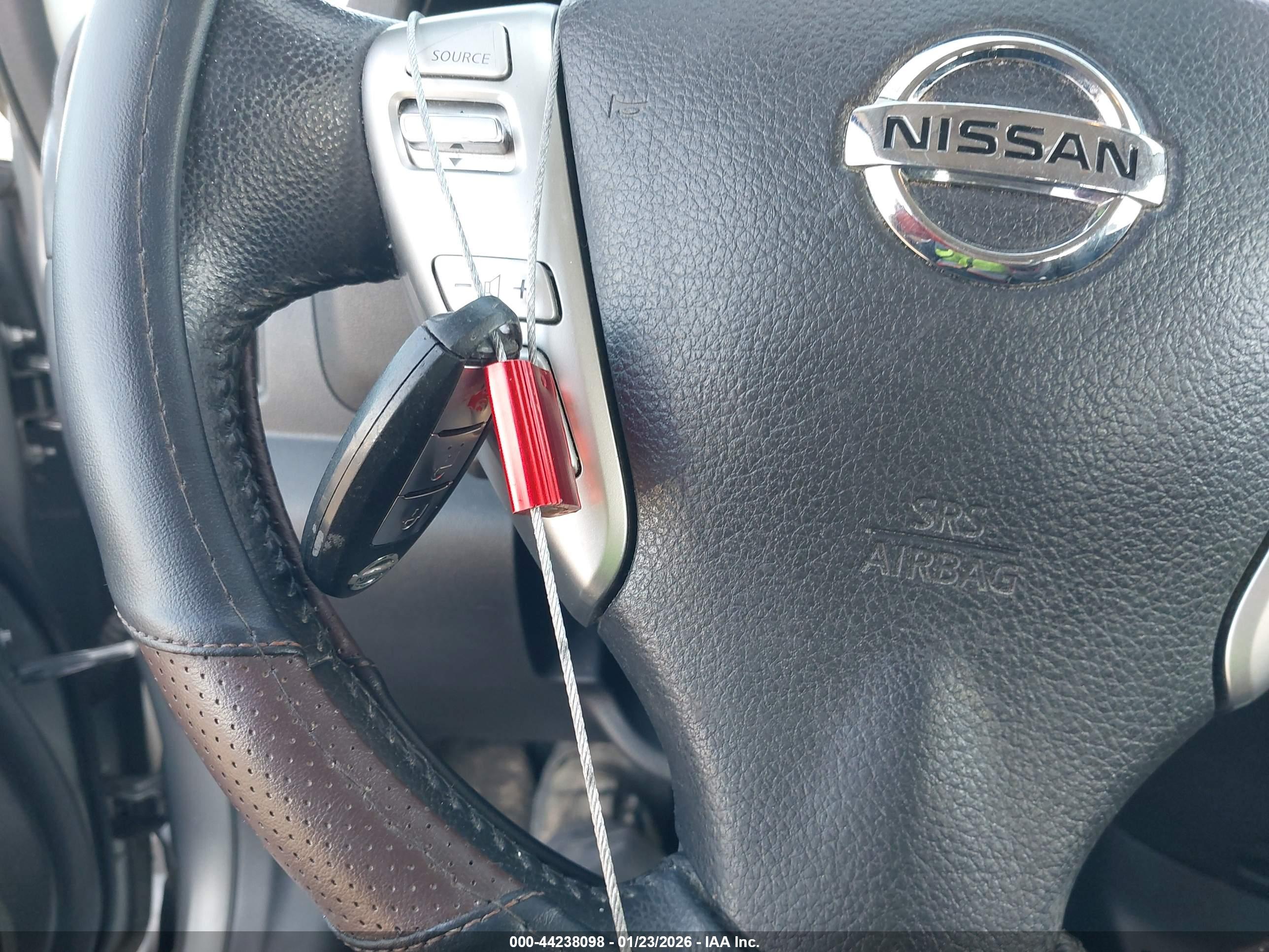 NISSAN VERSA image 11