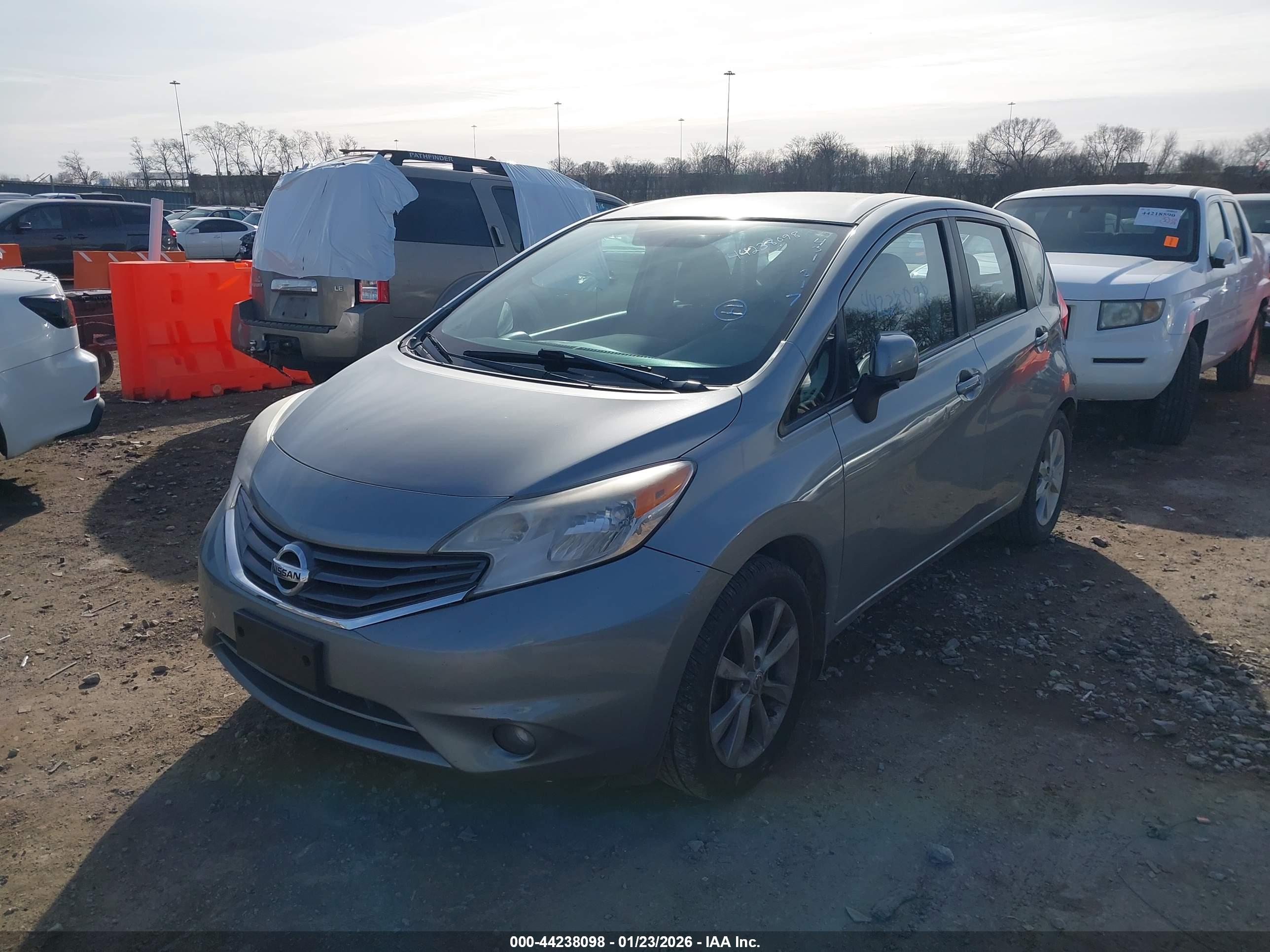 NISSAN VERSA image 2