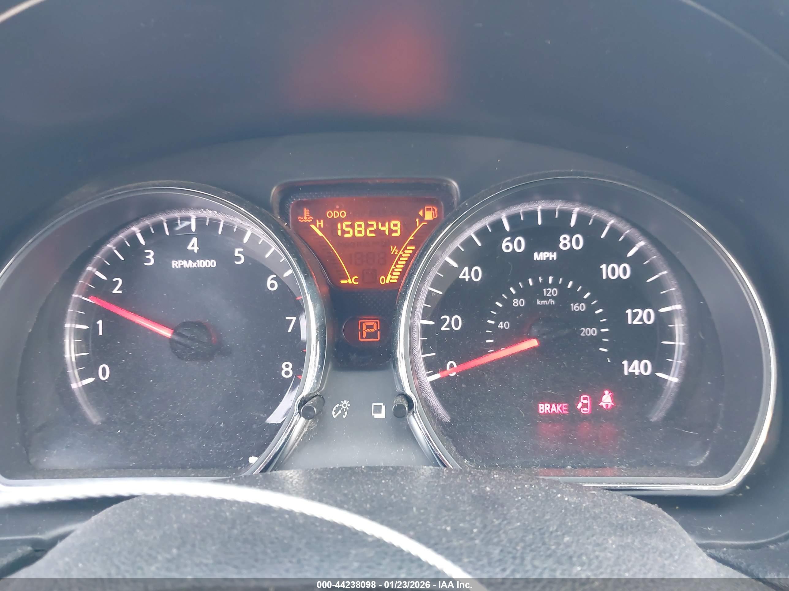 NISSAN VERSA image 7
