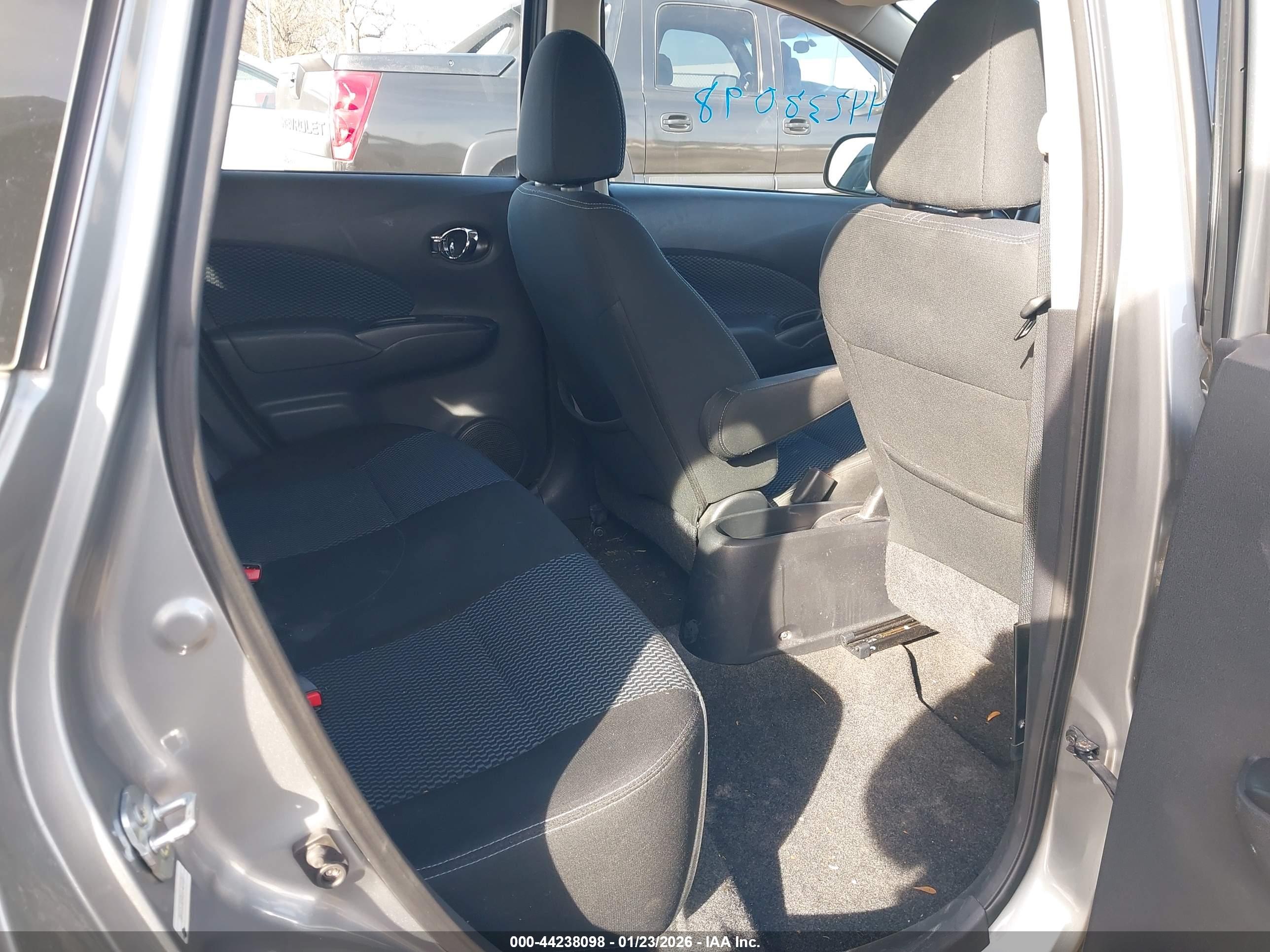 NISSAN VERSA image 8