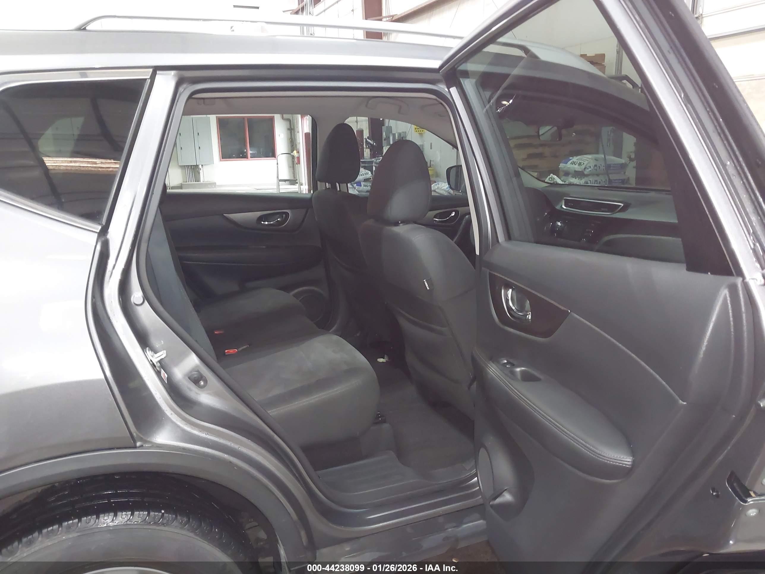 NISSAN ROGUE image 8