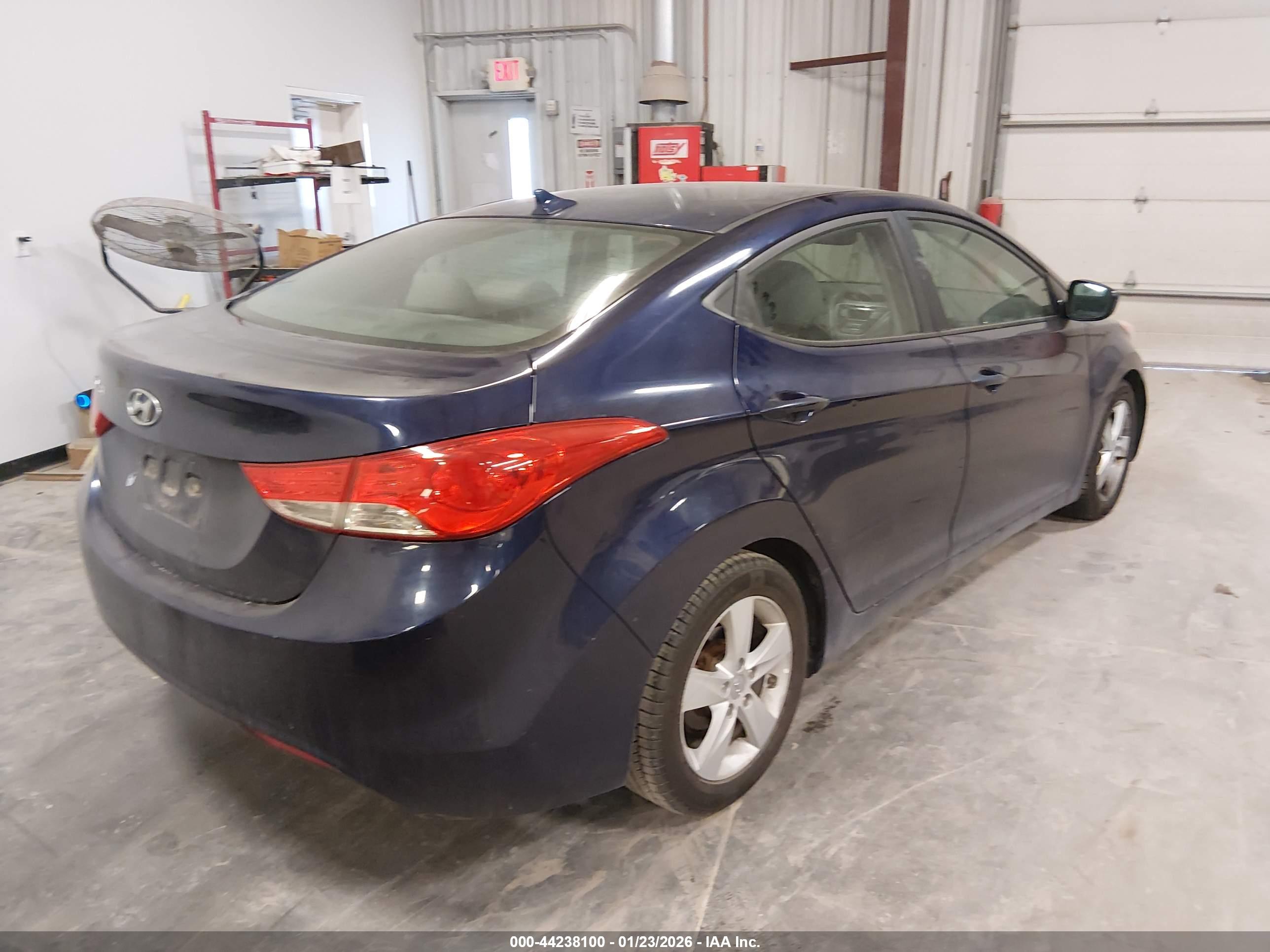 HYUNDAI ELANTRA image 4