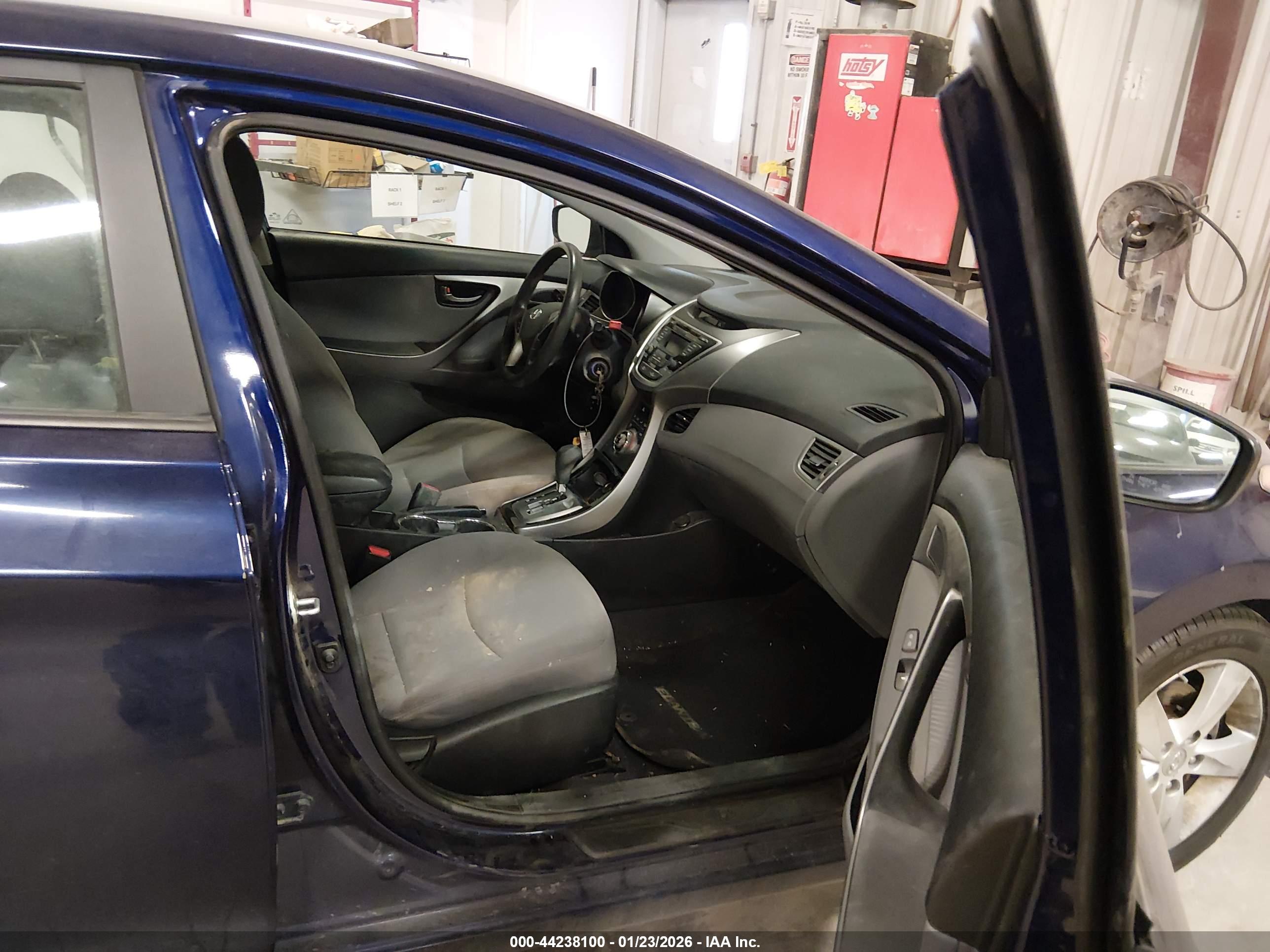 HYUNDAI ELANTRA image 5