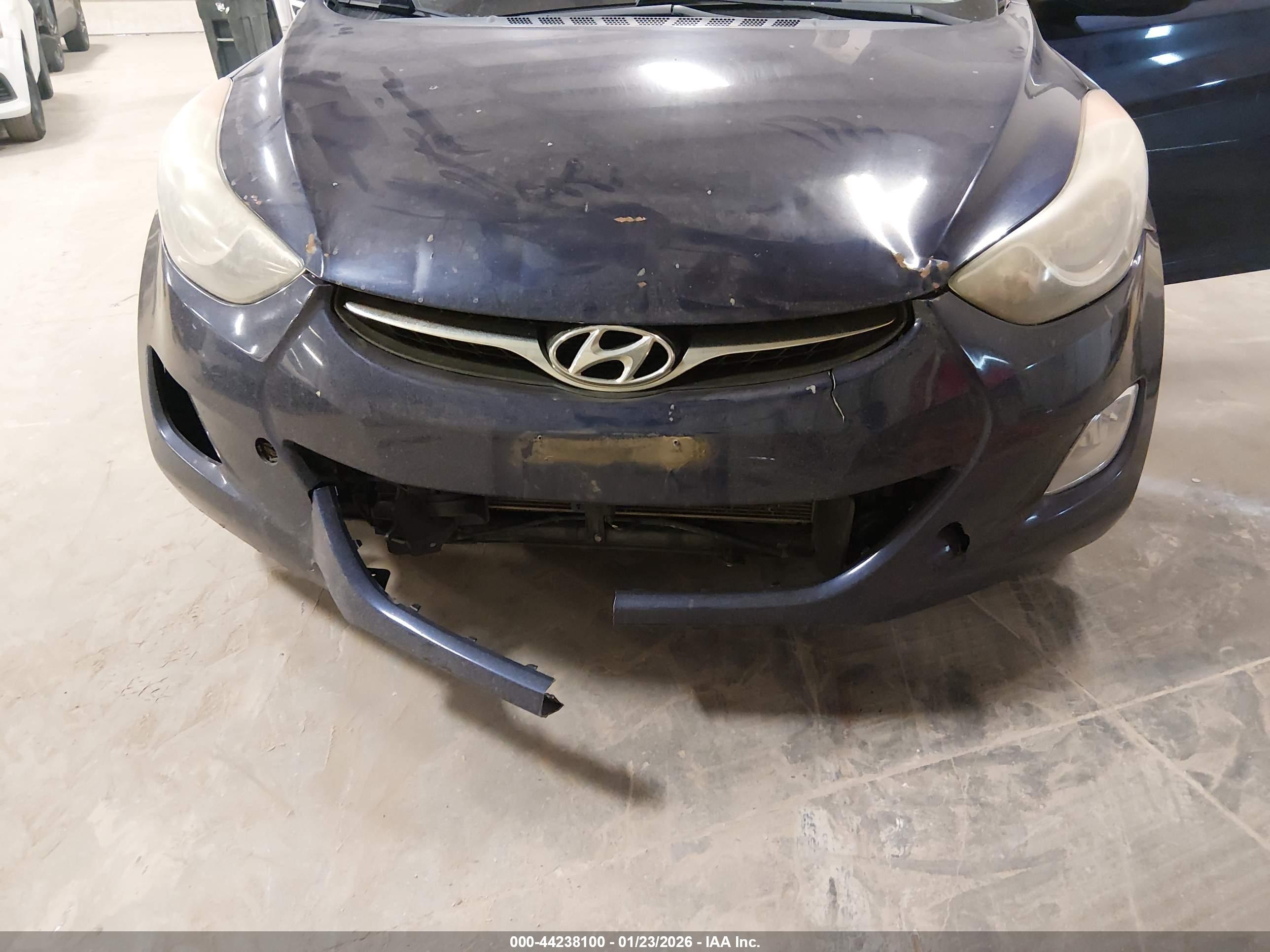 HYUNDAI ELANTRA image 6
