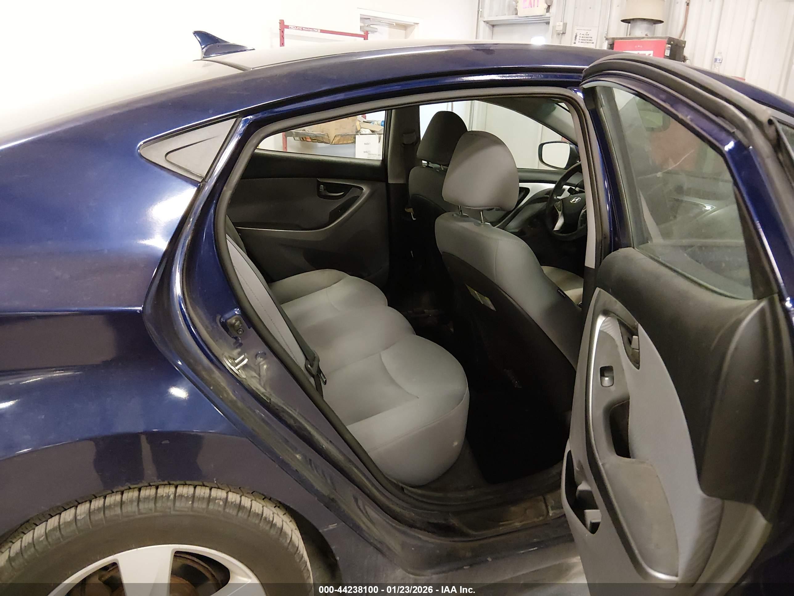 HYUNDAI ELANTRA image 8