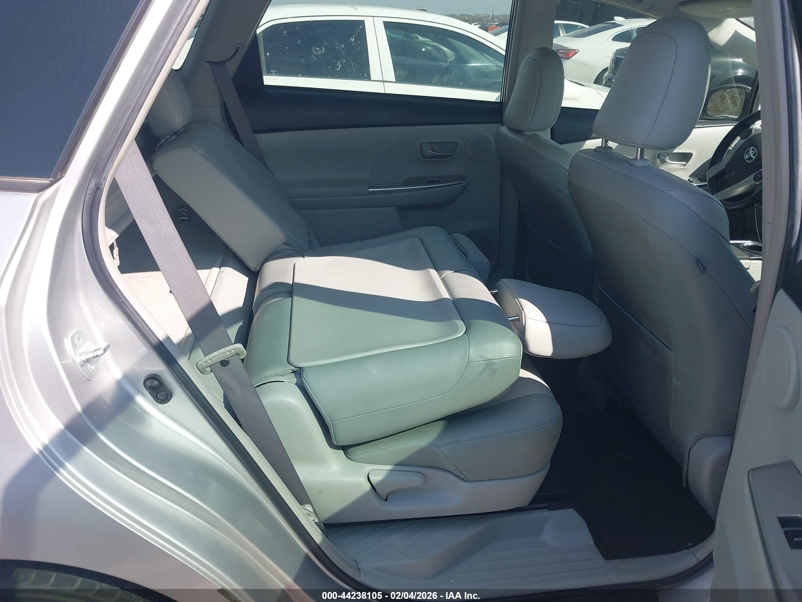 TOYOTA PRIUS image 8