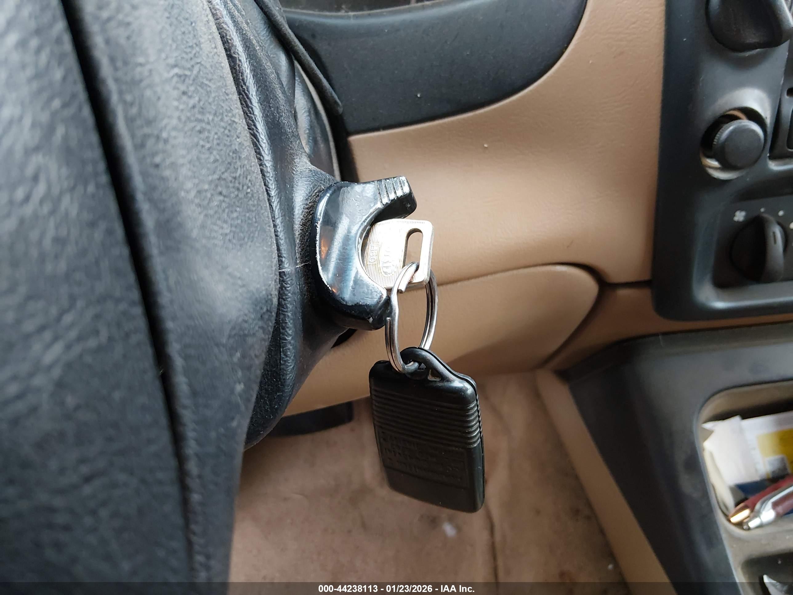 FORD EXPLORER image 11