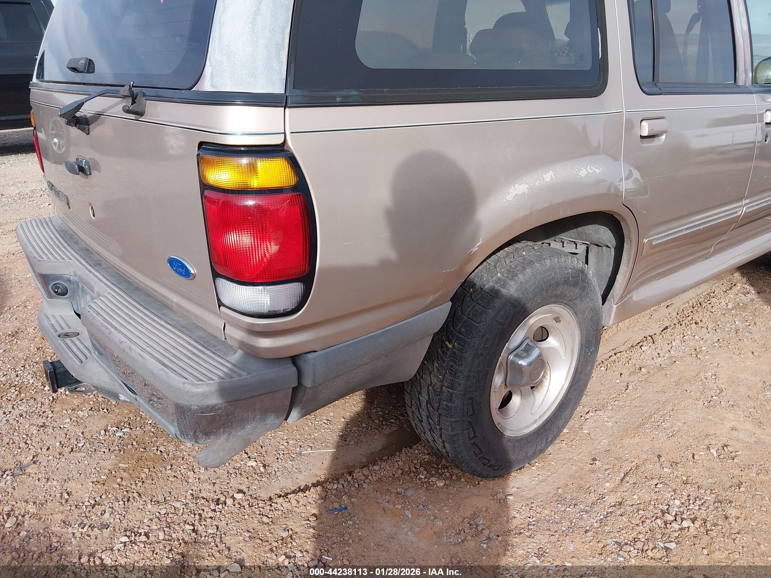 FORD EXPLORER image 6