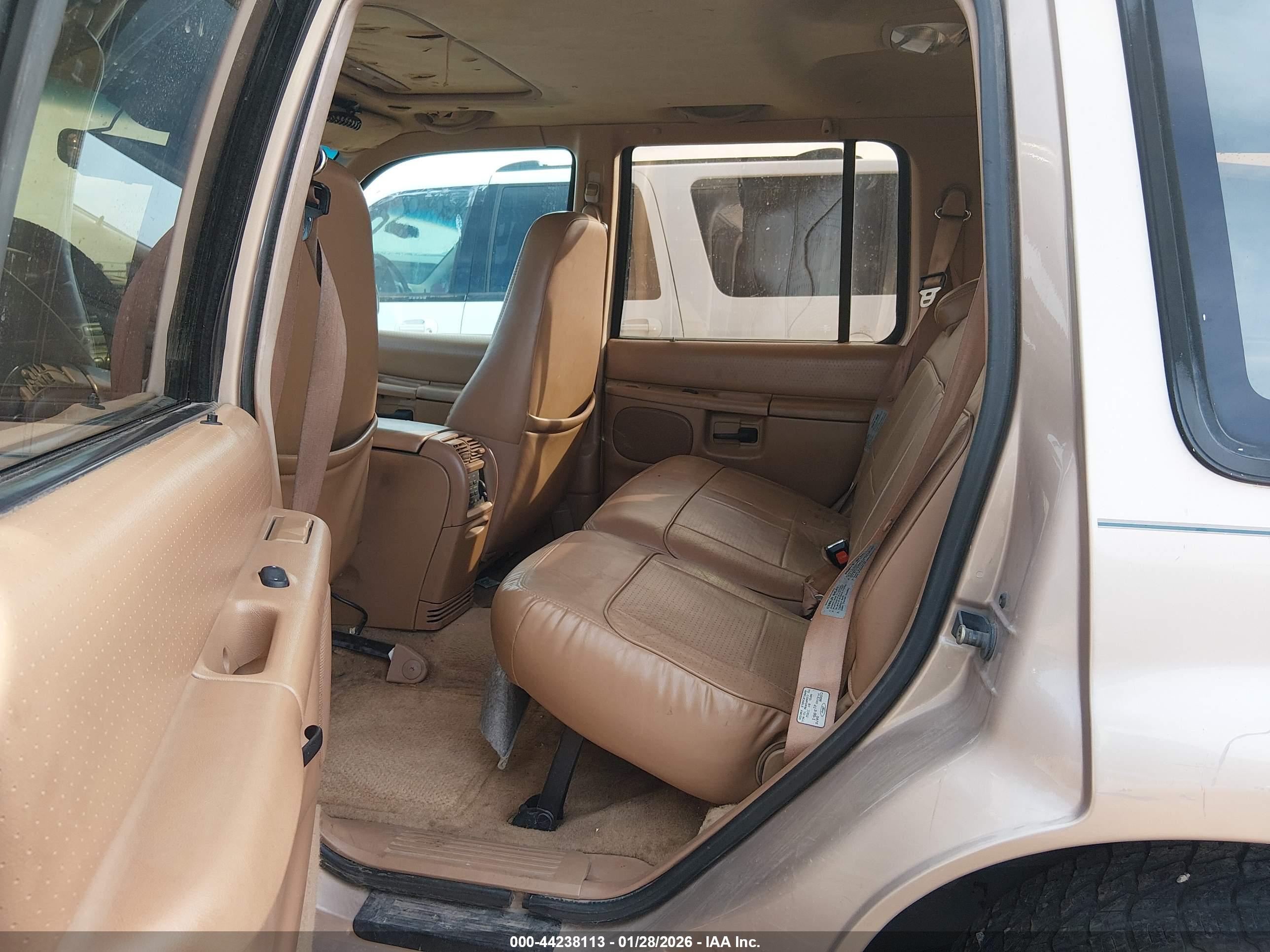 FORD EXPLORER image 8