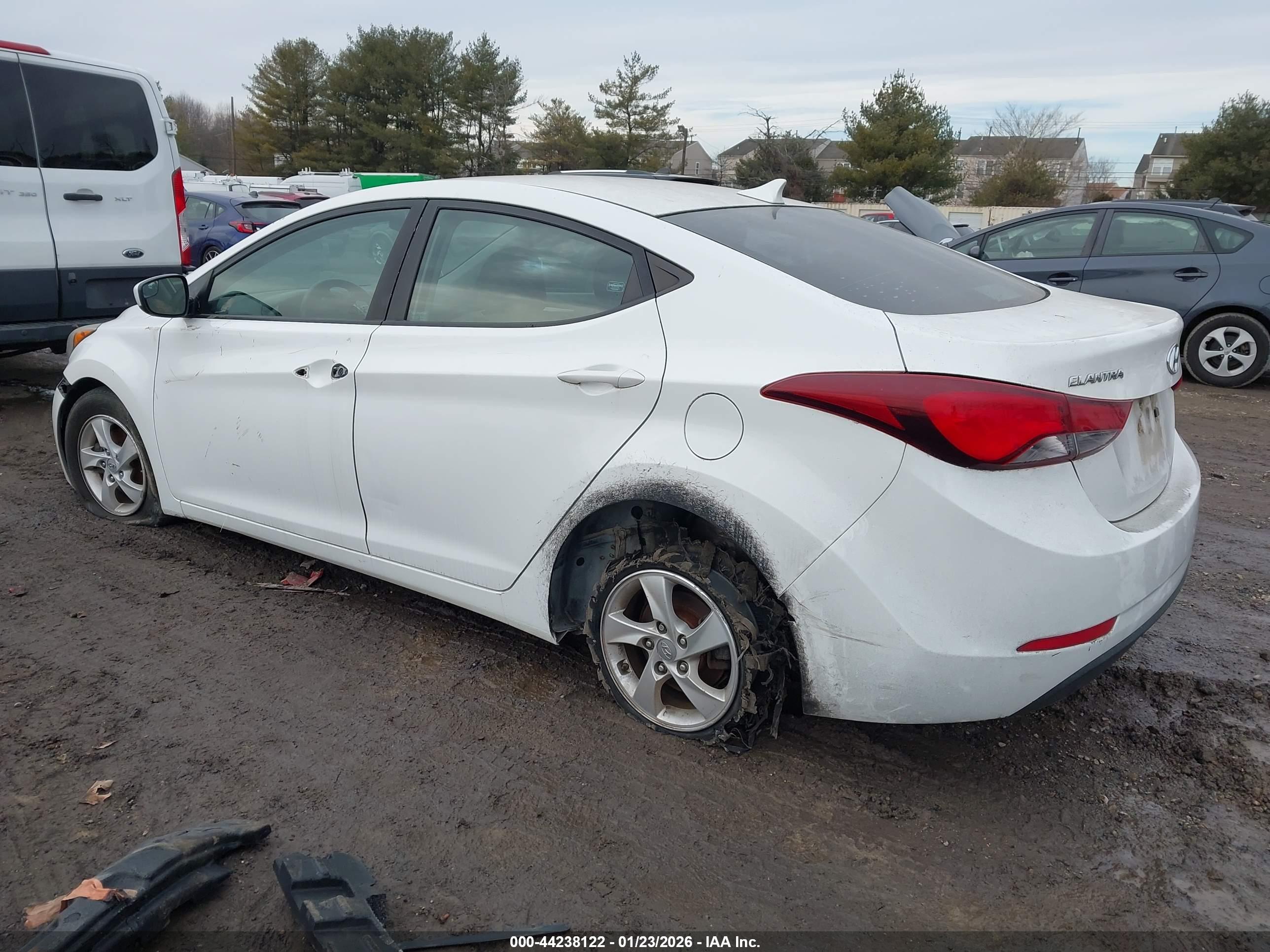 HYUNDAI ELANTRA image 3