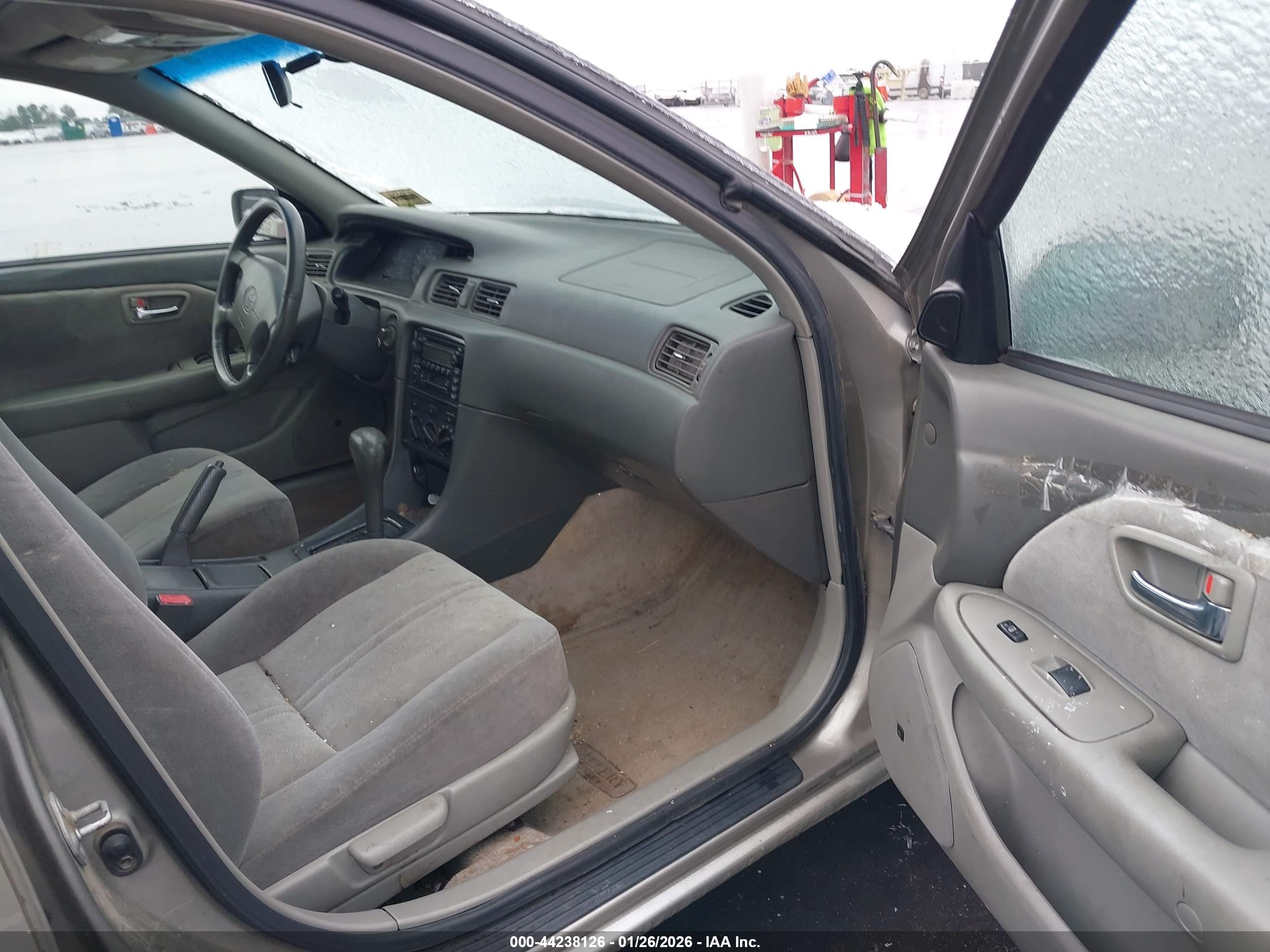 TOYOTA CAMRY image 5