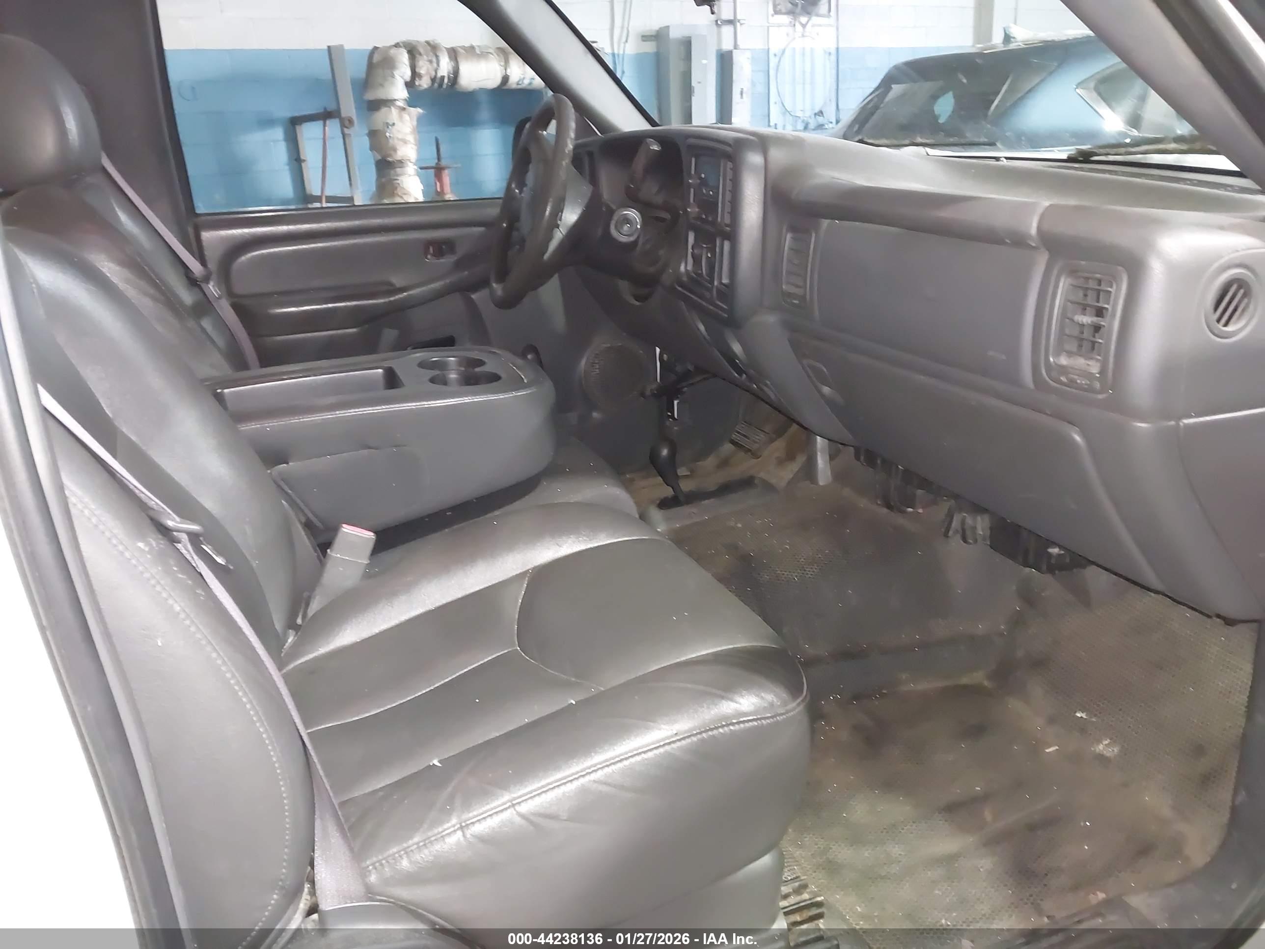 CHEVROLET SILVERADO image 5
