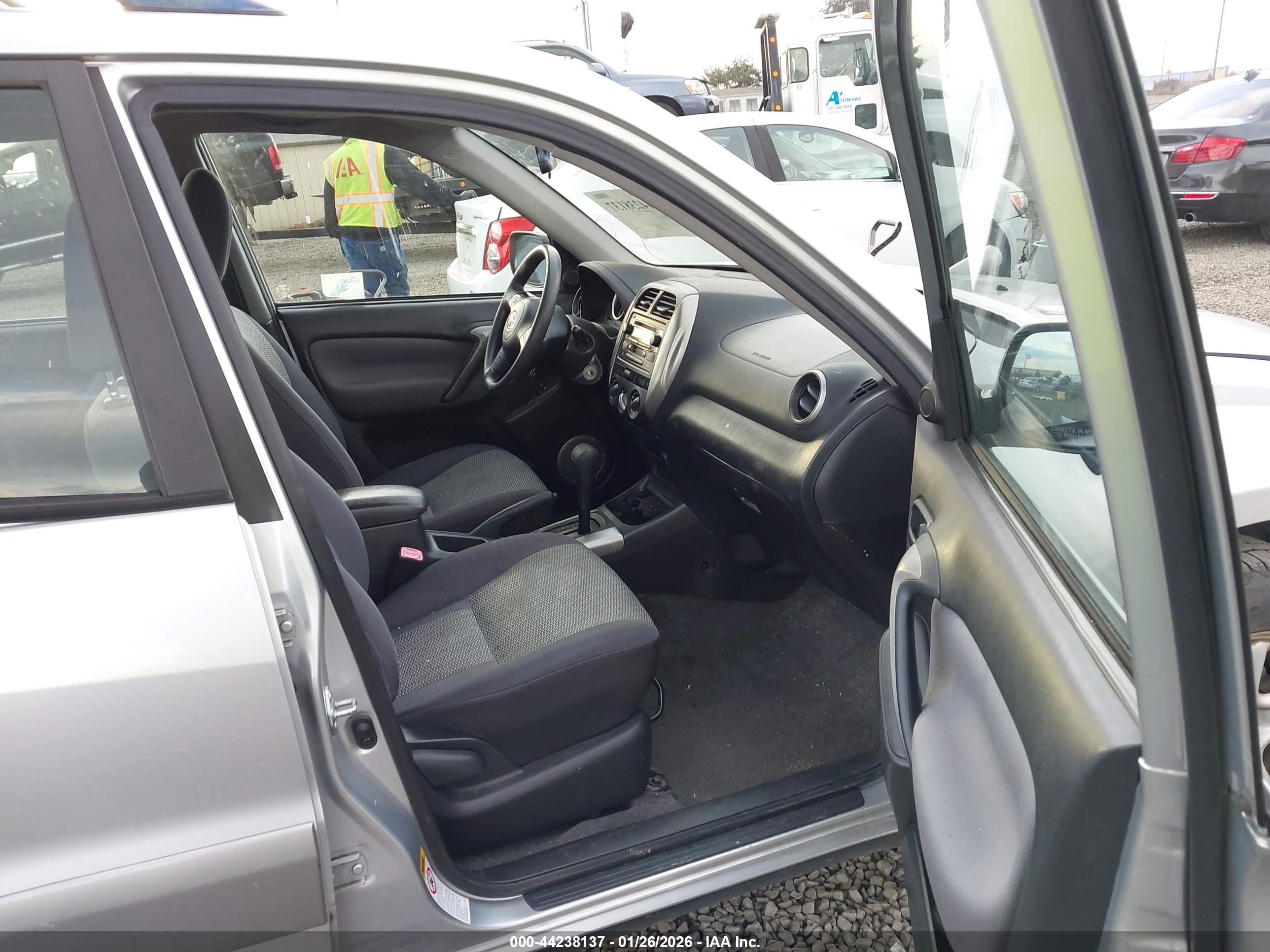 TOYOTA RAV4 image 5