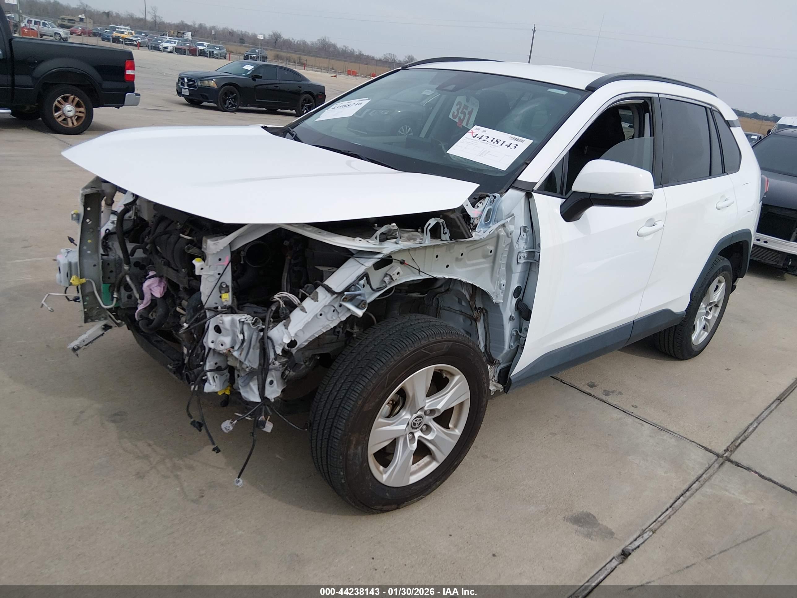 TOYOTA RAV4 image 2