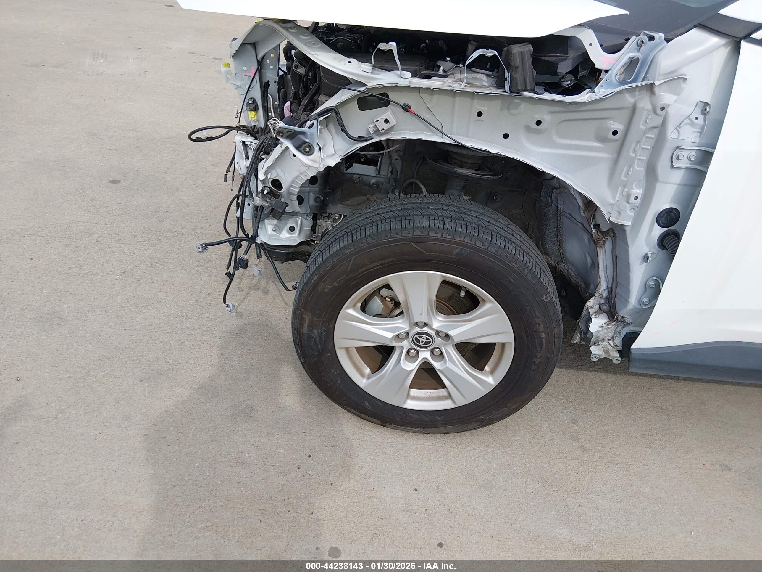 TOYOTA RAV4 image 6