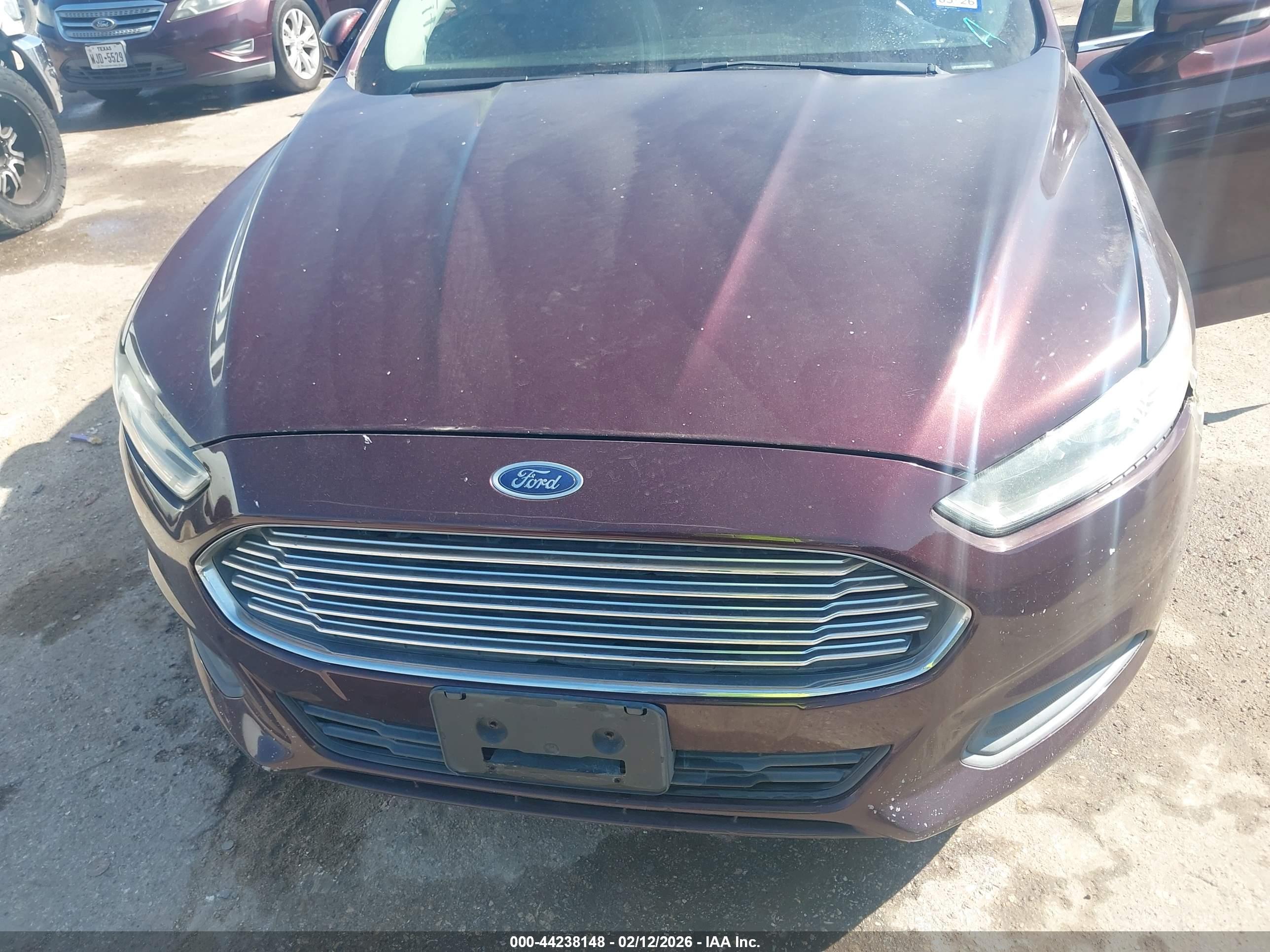 FORD FUSION image 10