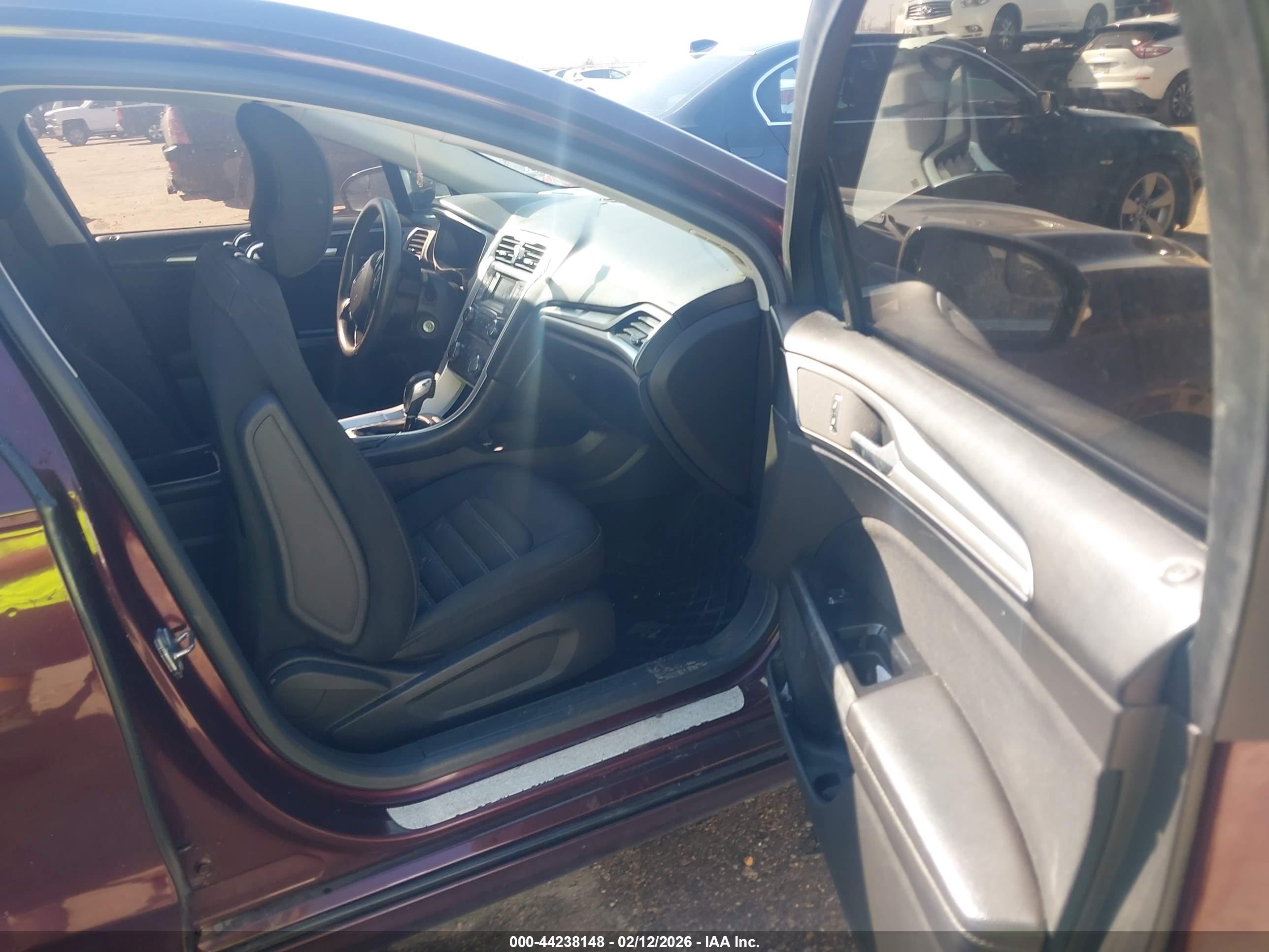 FORD FUSION image 5