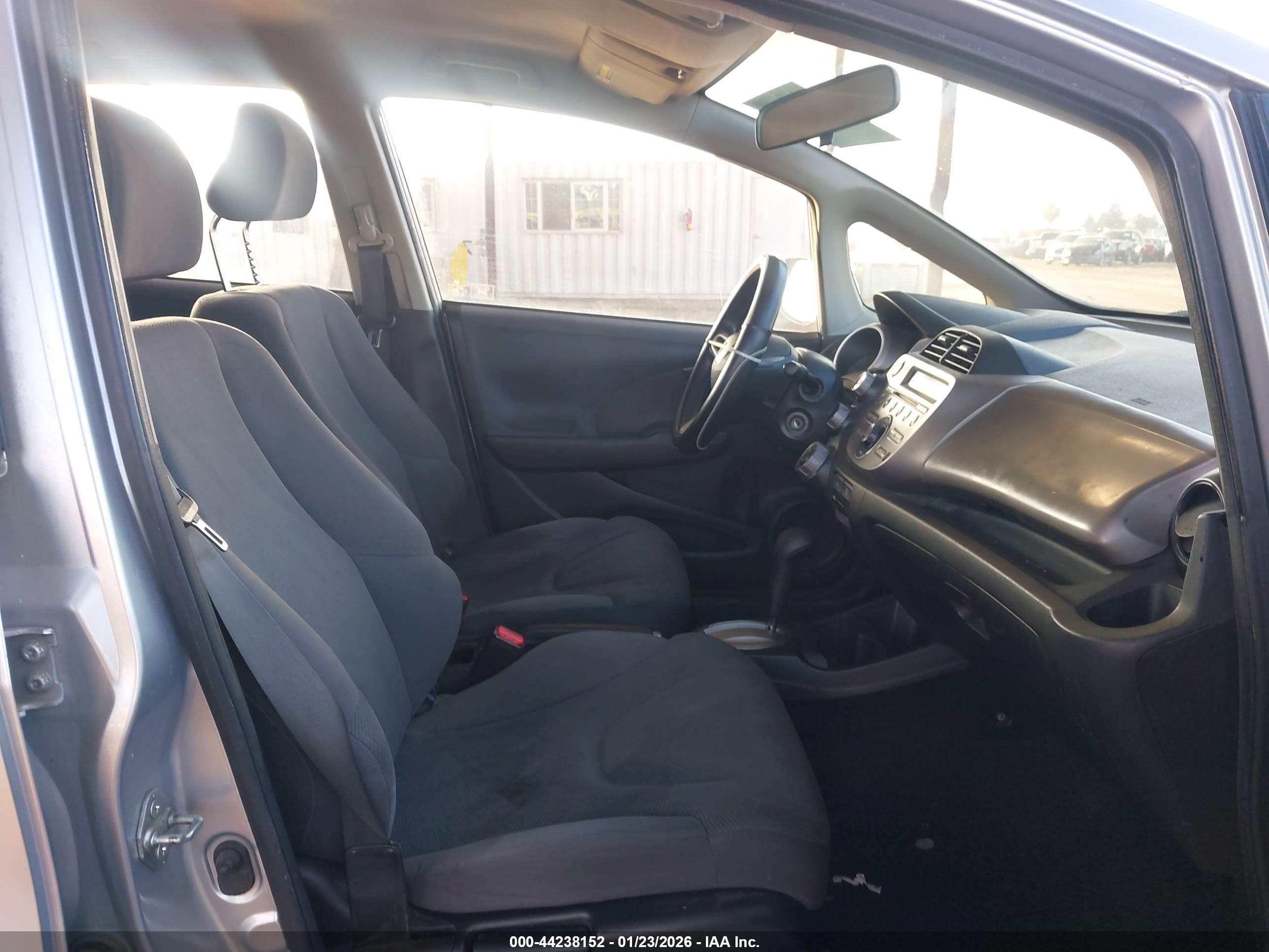 HONDA FIT image 5